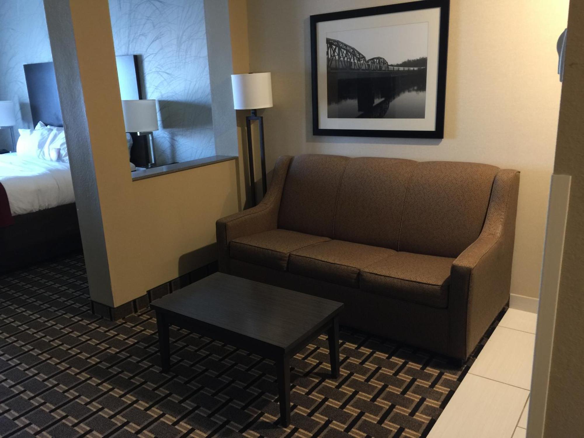 Suite King with Sofa Bed