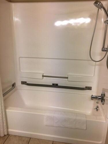 Queen Room - Disability Access/Non-Smoking