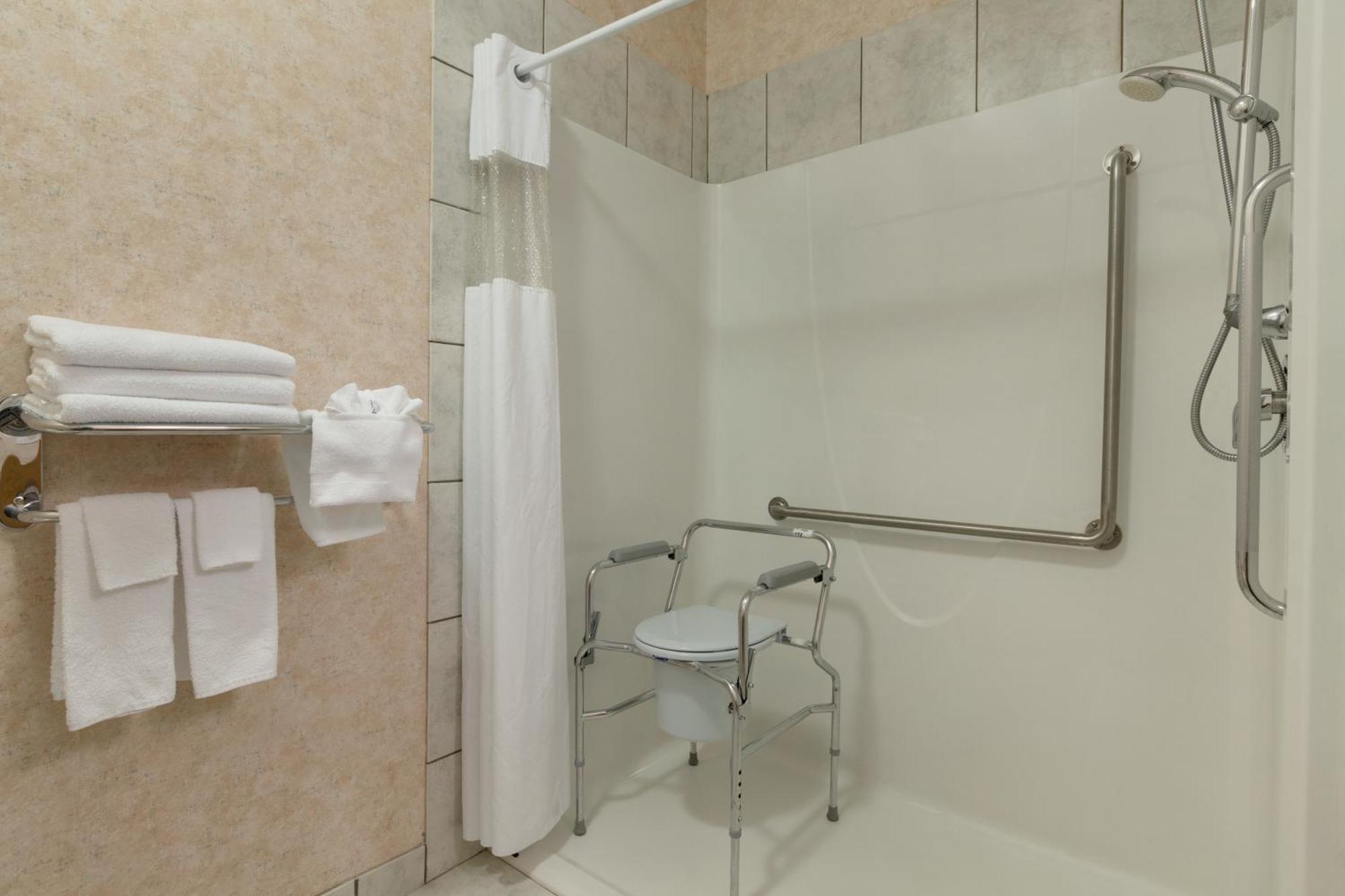 Queen Room - Disability Access/Non-Smoking