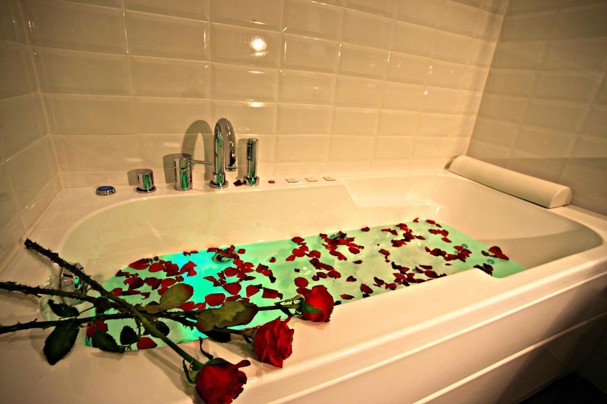 Deluxe Zimmer mit Whirlpool-Badewanne für 1 Person
