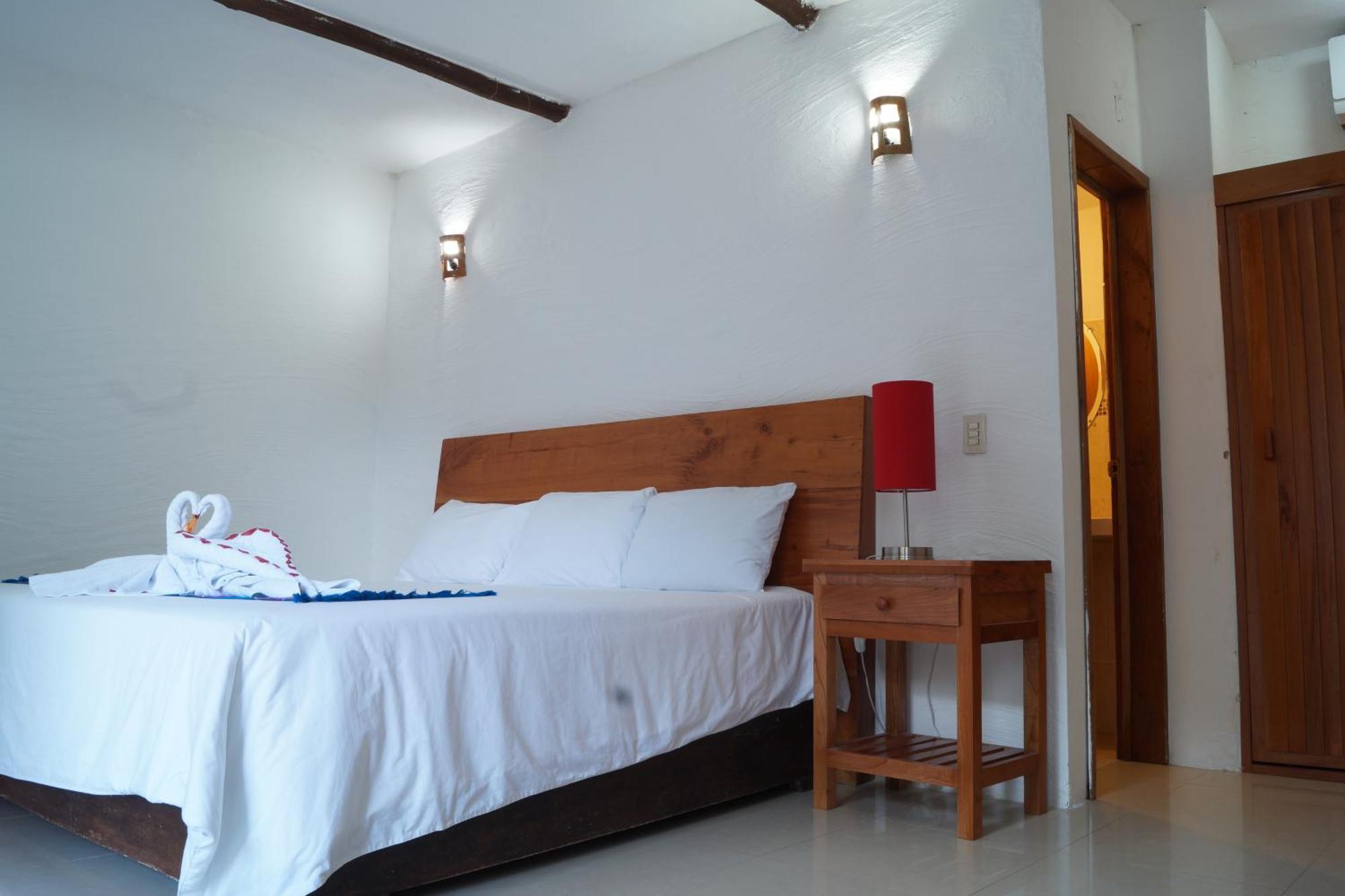 Habitación con cama grande