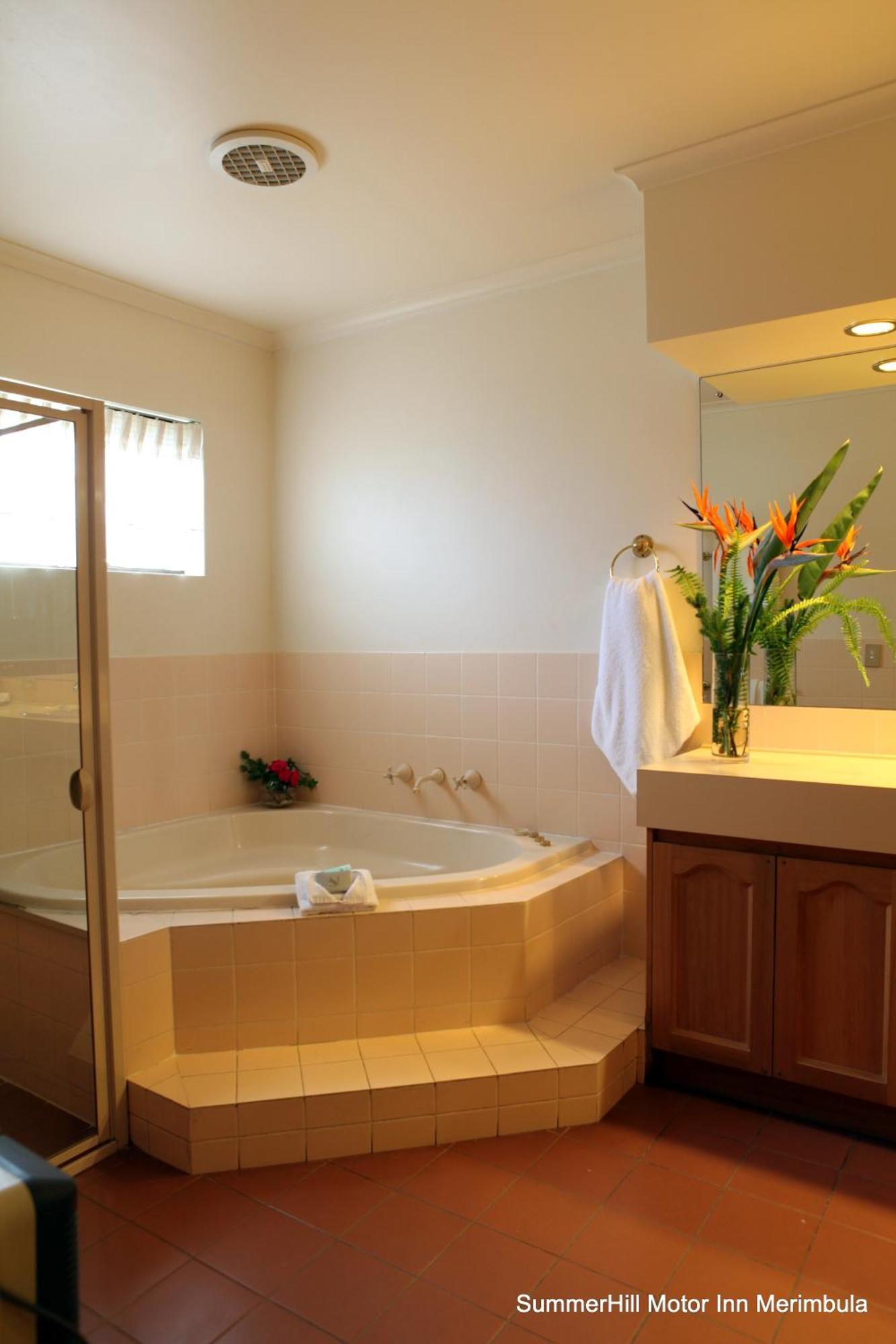 Deluxe King Suite with Spa Bath