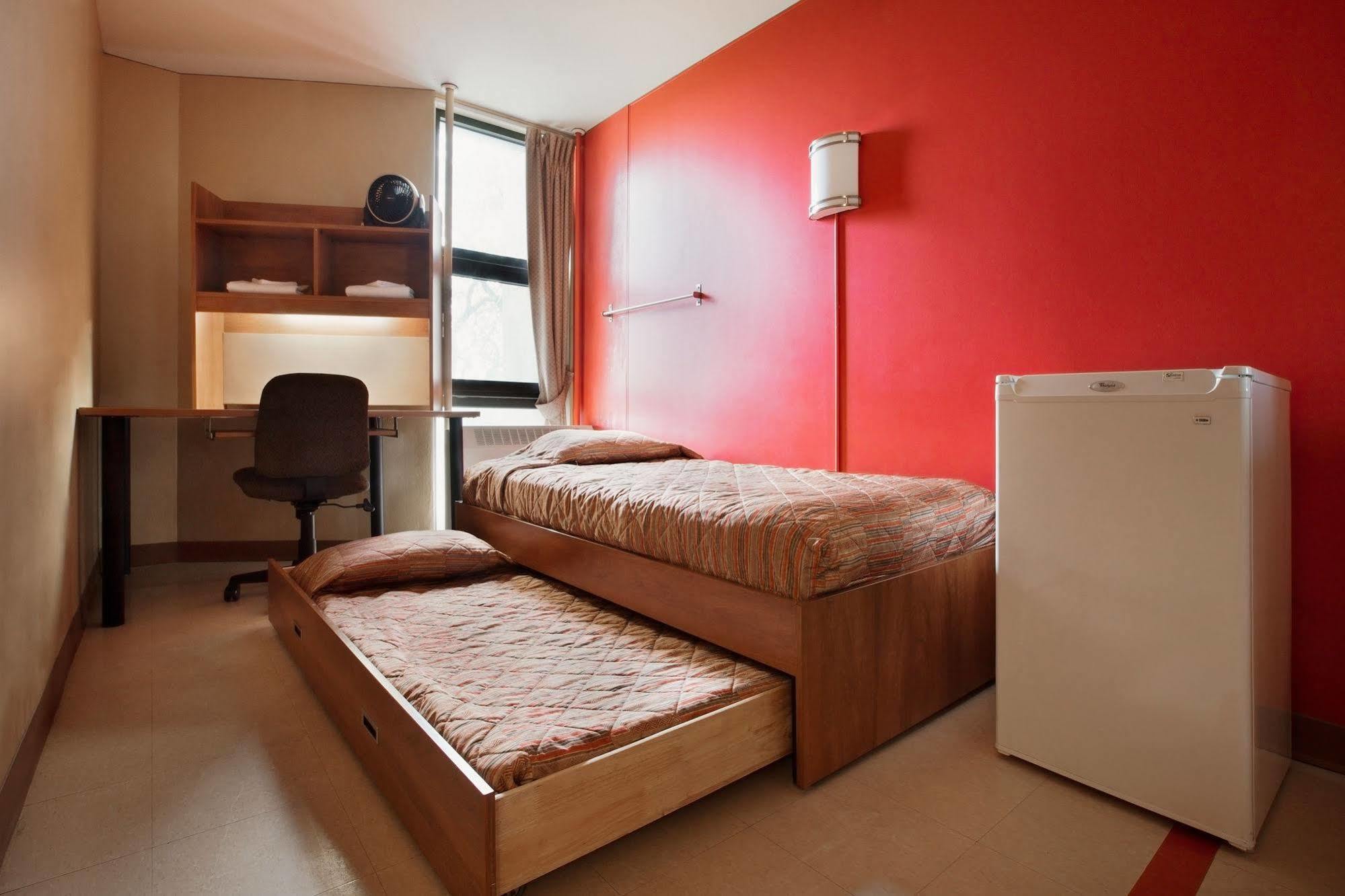 Chambre Lits Jumeaux avec Salle de Bains Commune