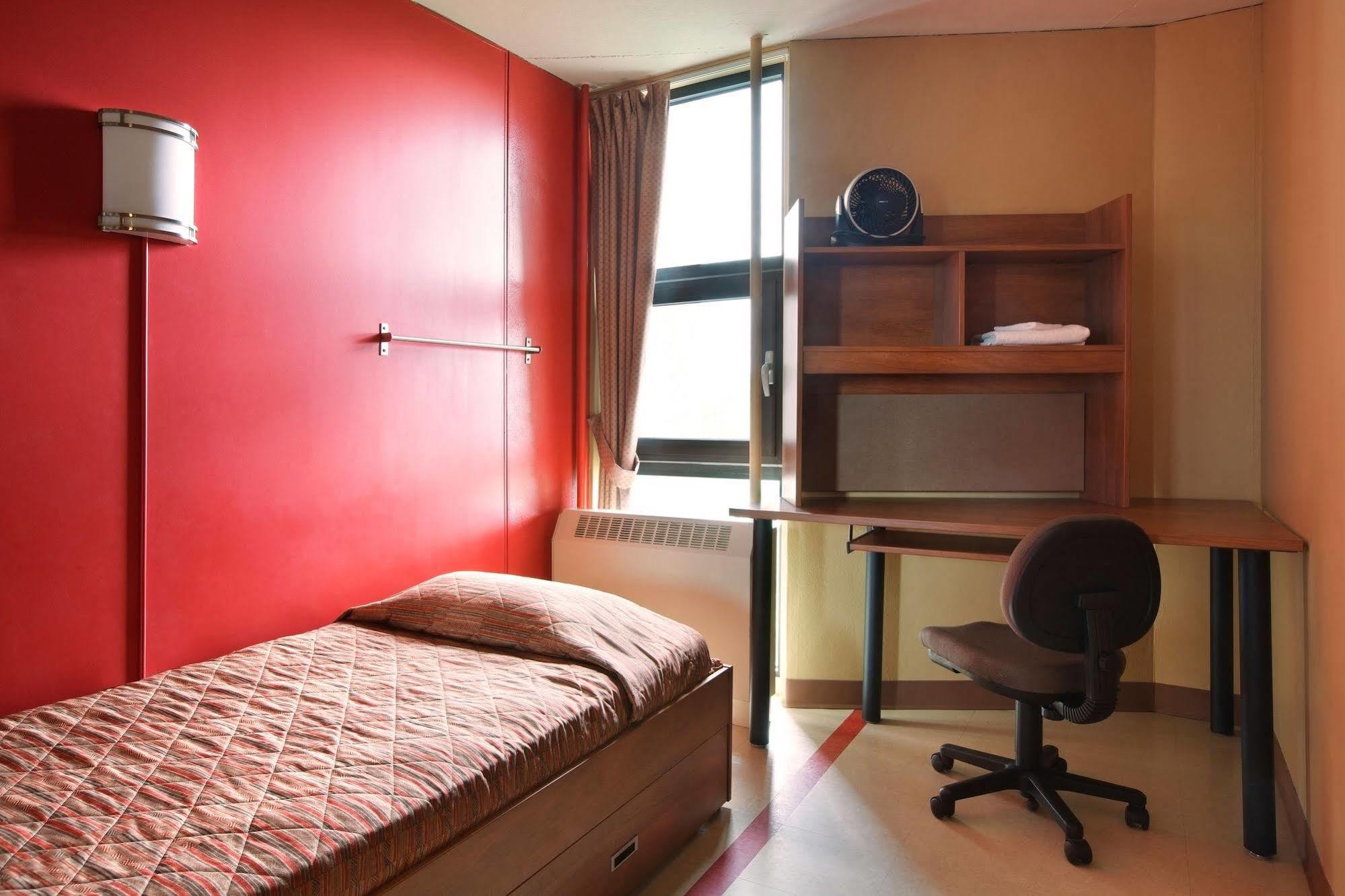 Chambre Simple Supérieure avec Salle de Bains Commune