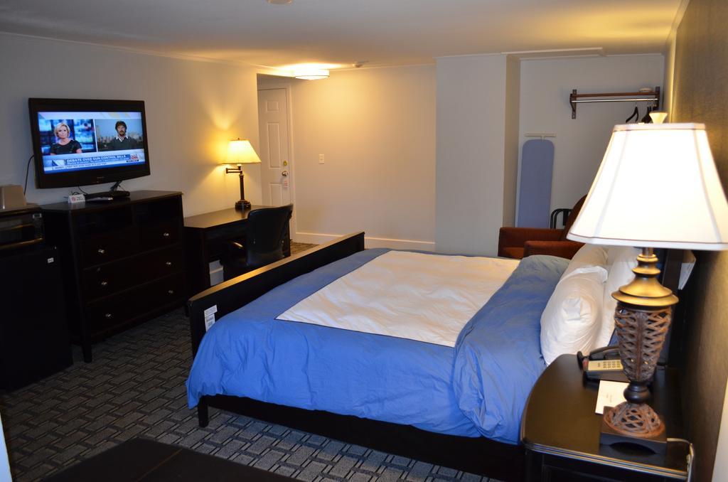 Deluxe King Room