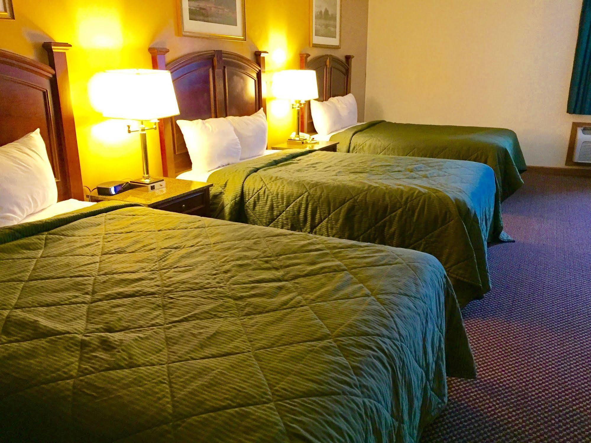 Queen Room with Three Queen Beds