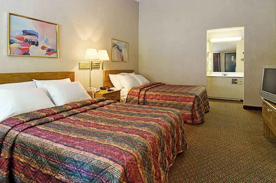 Queen Room Two Queen Beds Non-Smoking