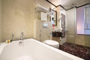 Premium Executive Double or Twin Room,706433482:JPEG