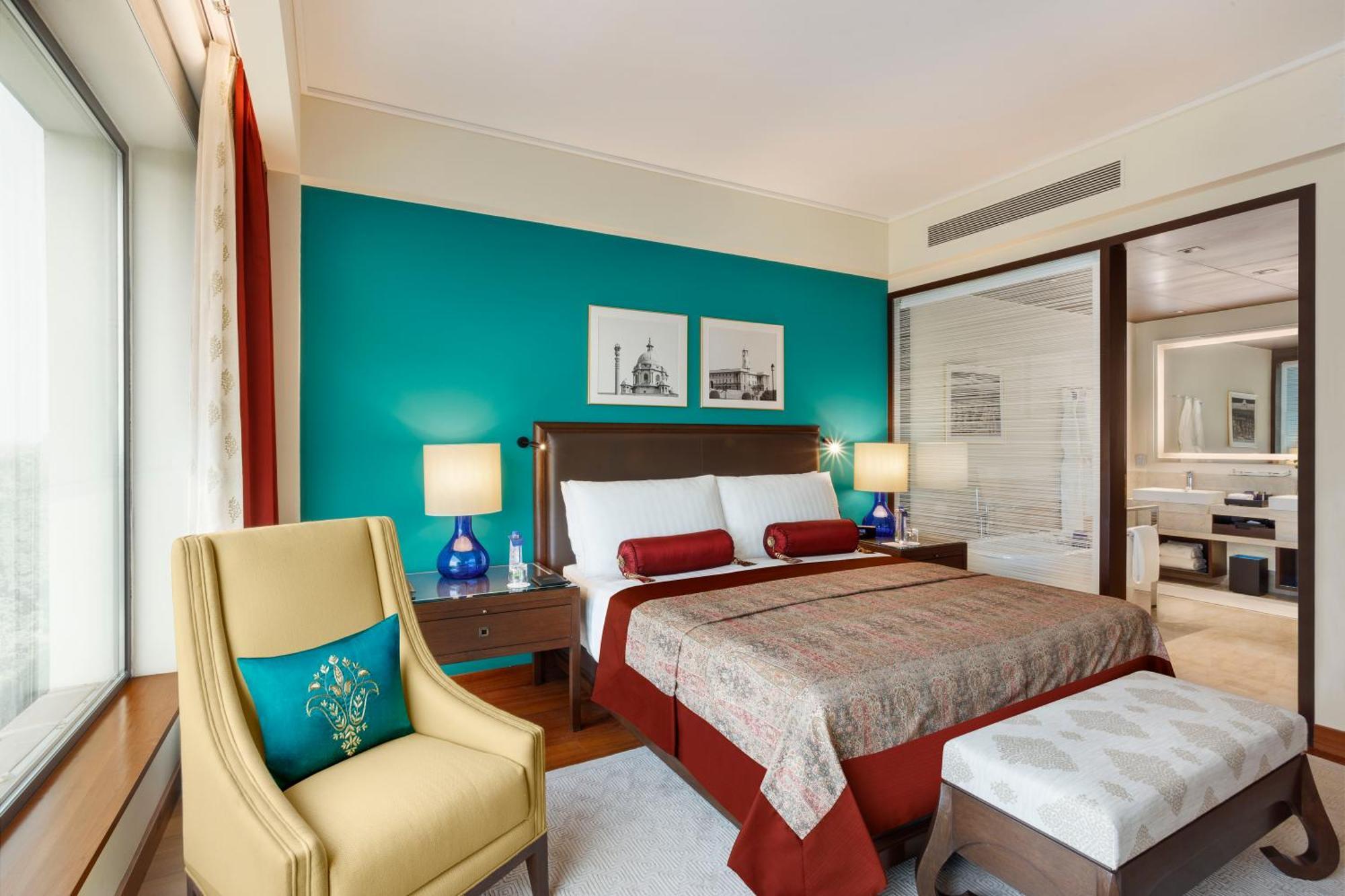 Room on Arrival,1436622094:JPEG