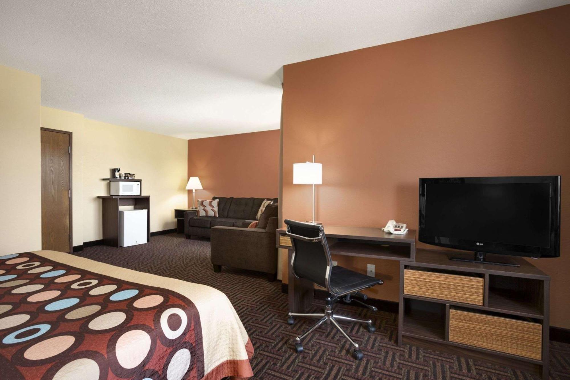 1 King Bed, Studio Suite, Non-Smoking
