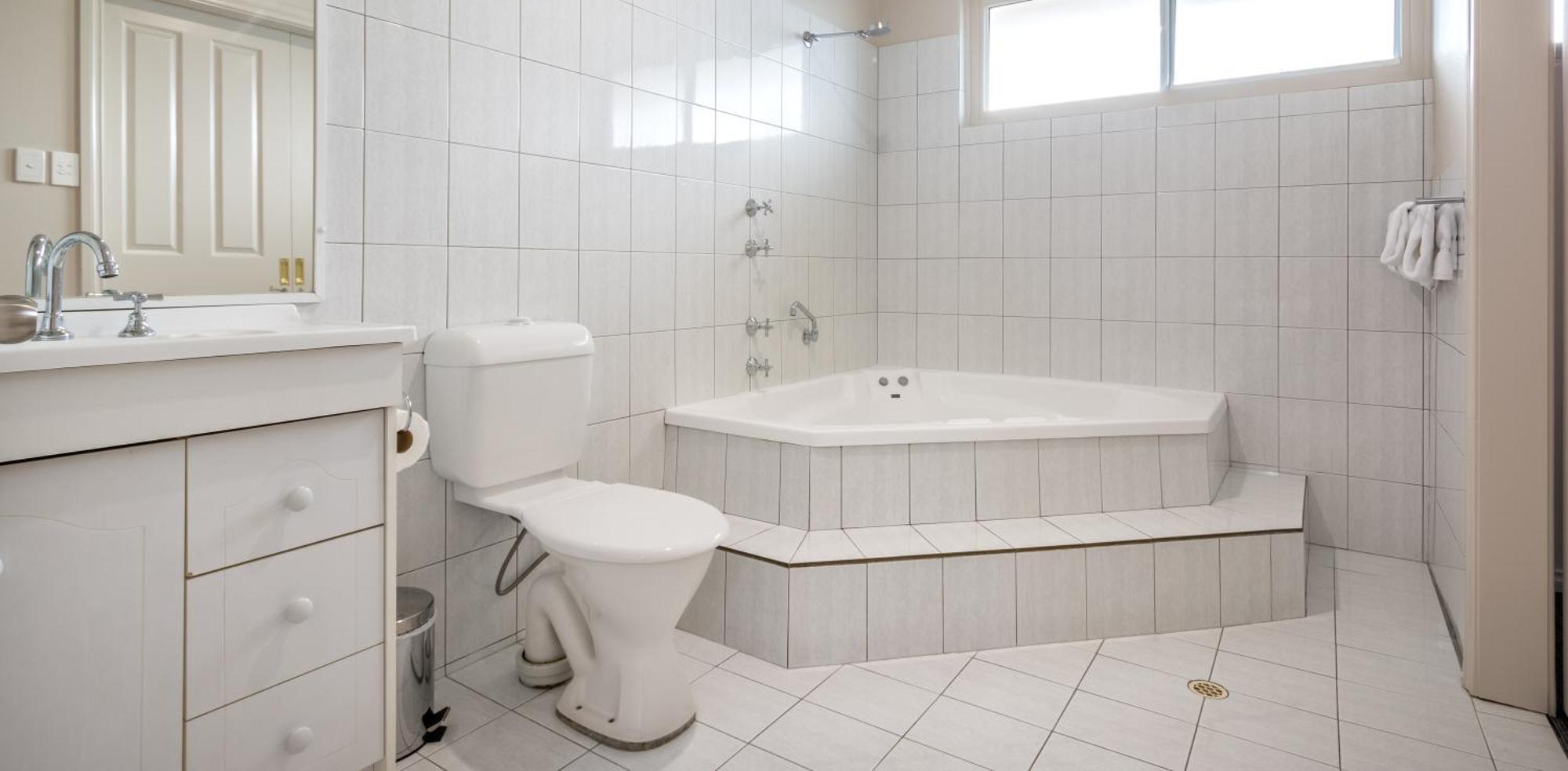 Executive Family Spa Suite, Free Wi-Fi & Parking