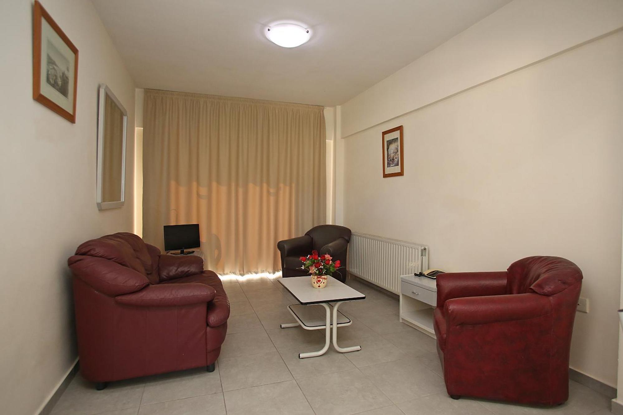 Two-Bedroom Apartment (4-6 Adults)