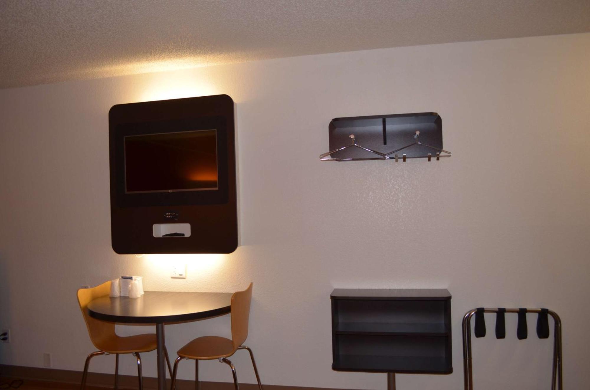 Deluxe King Room - Non-Smoking
