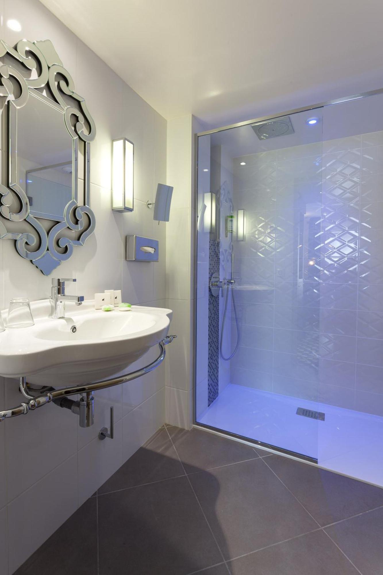 Deux Chambres Doubles communicantes (4 Adultes)