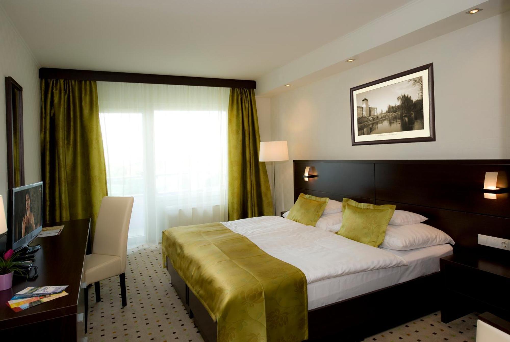 Standard Twin Room with Balcony