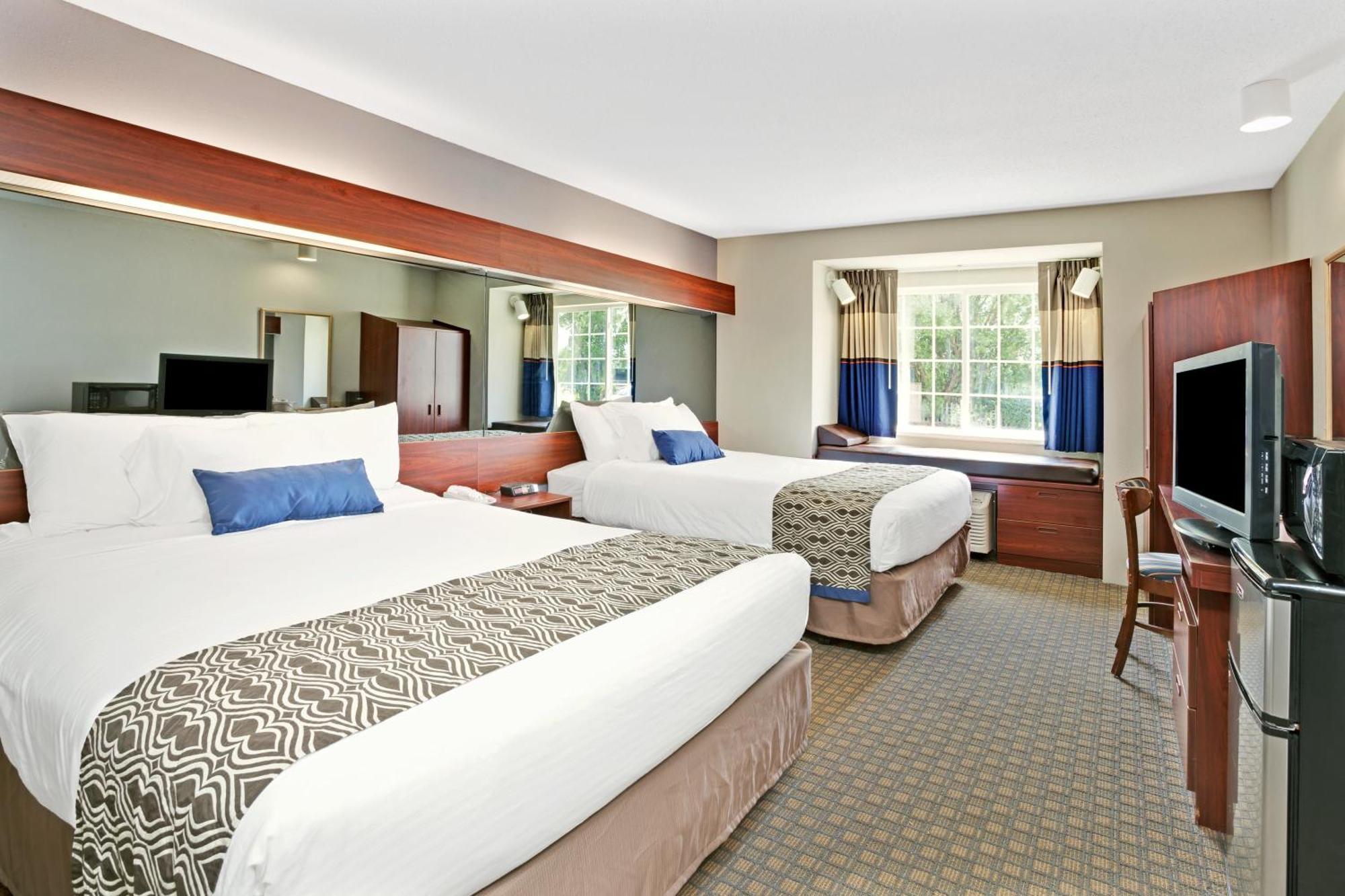 Deluxe Queen Room with Two Queen Beds - Non-Smoking