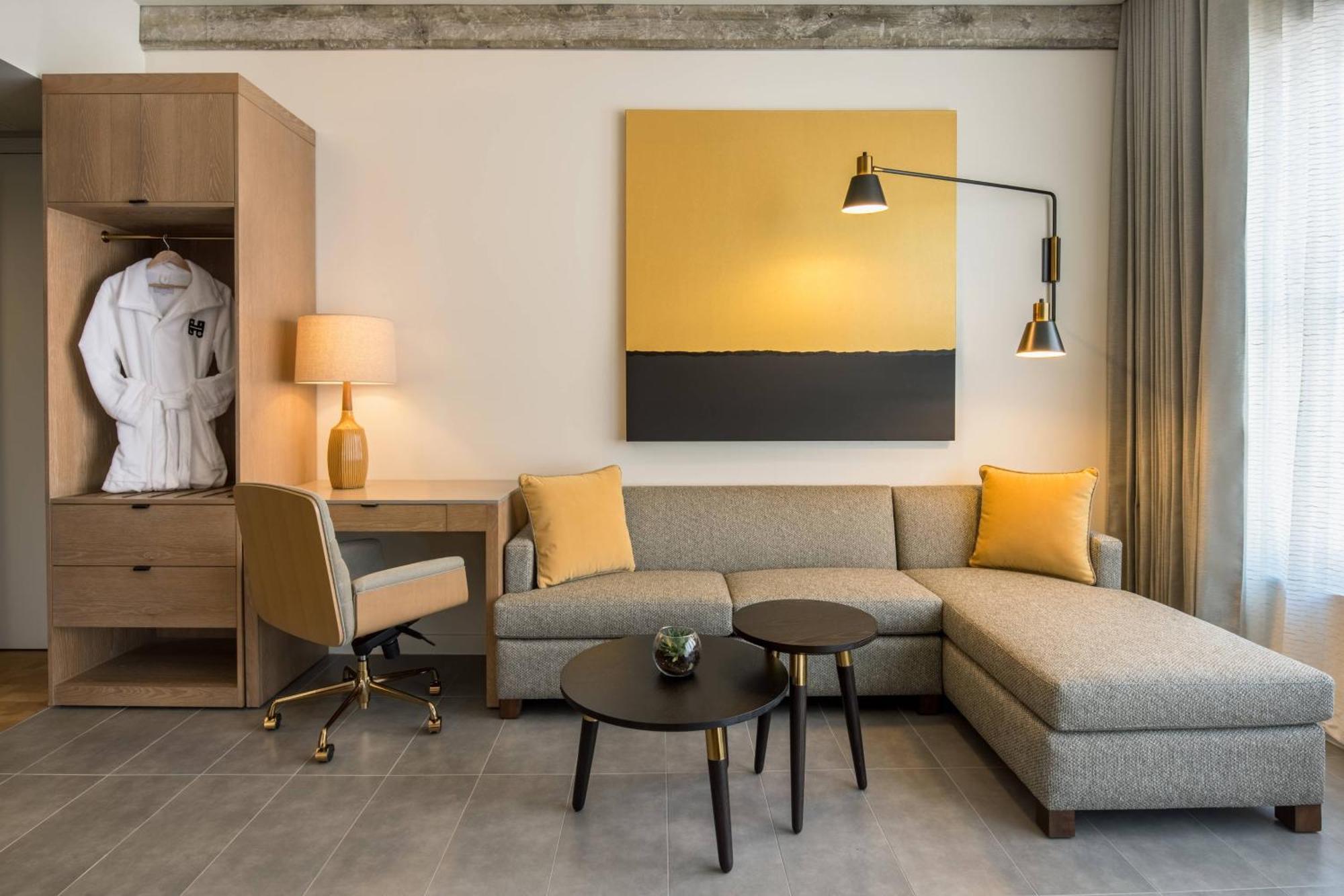 Habitación Doble Superior con 2 camas dobles y vistas a la ciudad