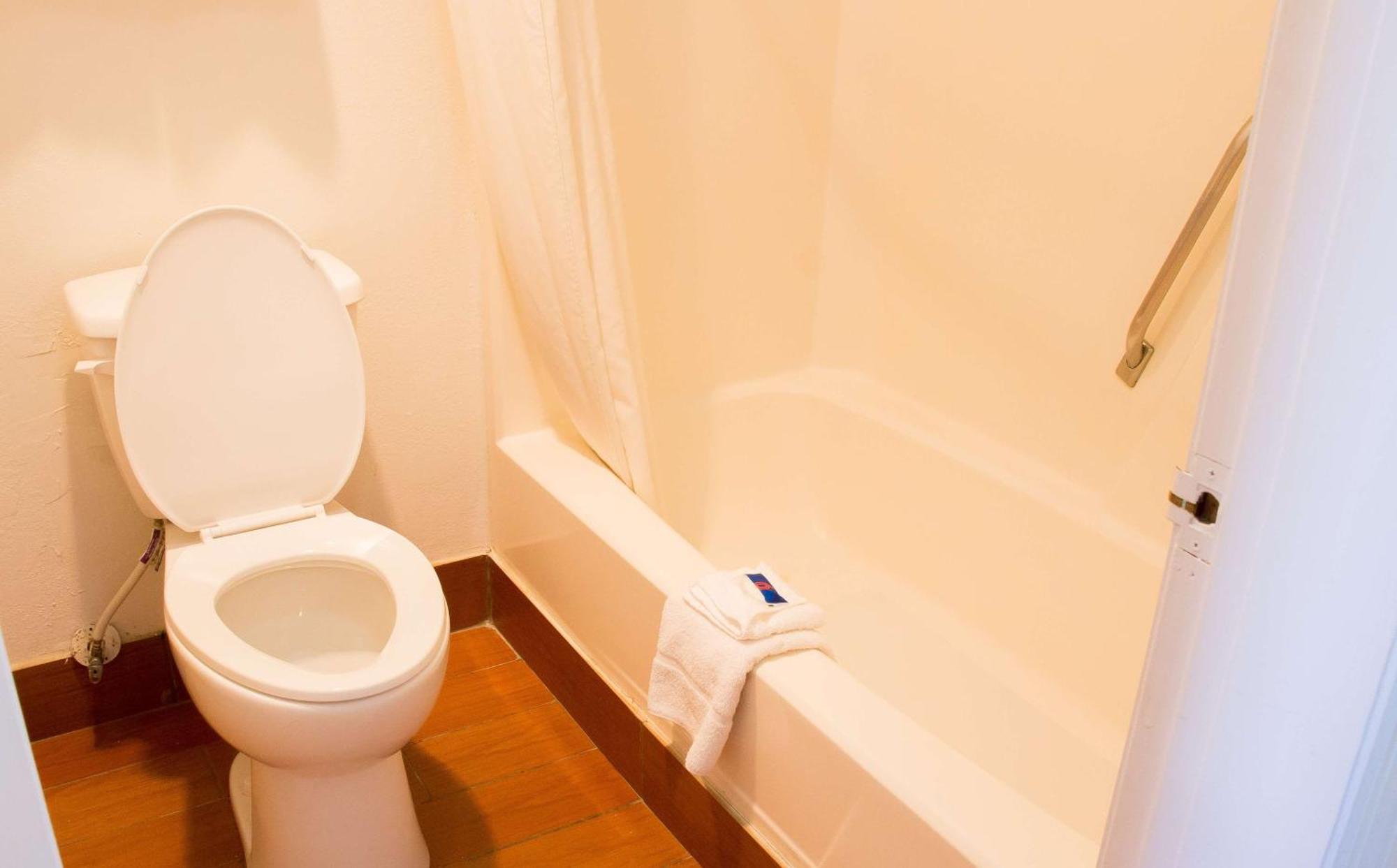 Queen Room with Two Queen Beds - Disability Access - Non-Smoking