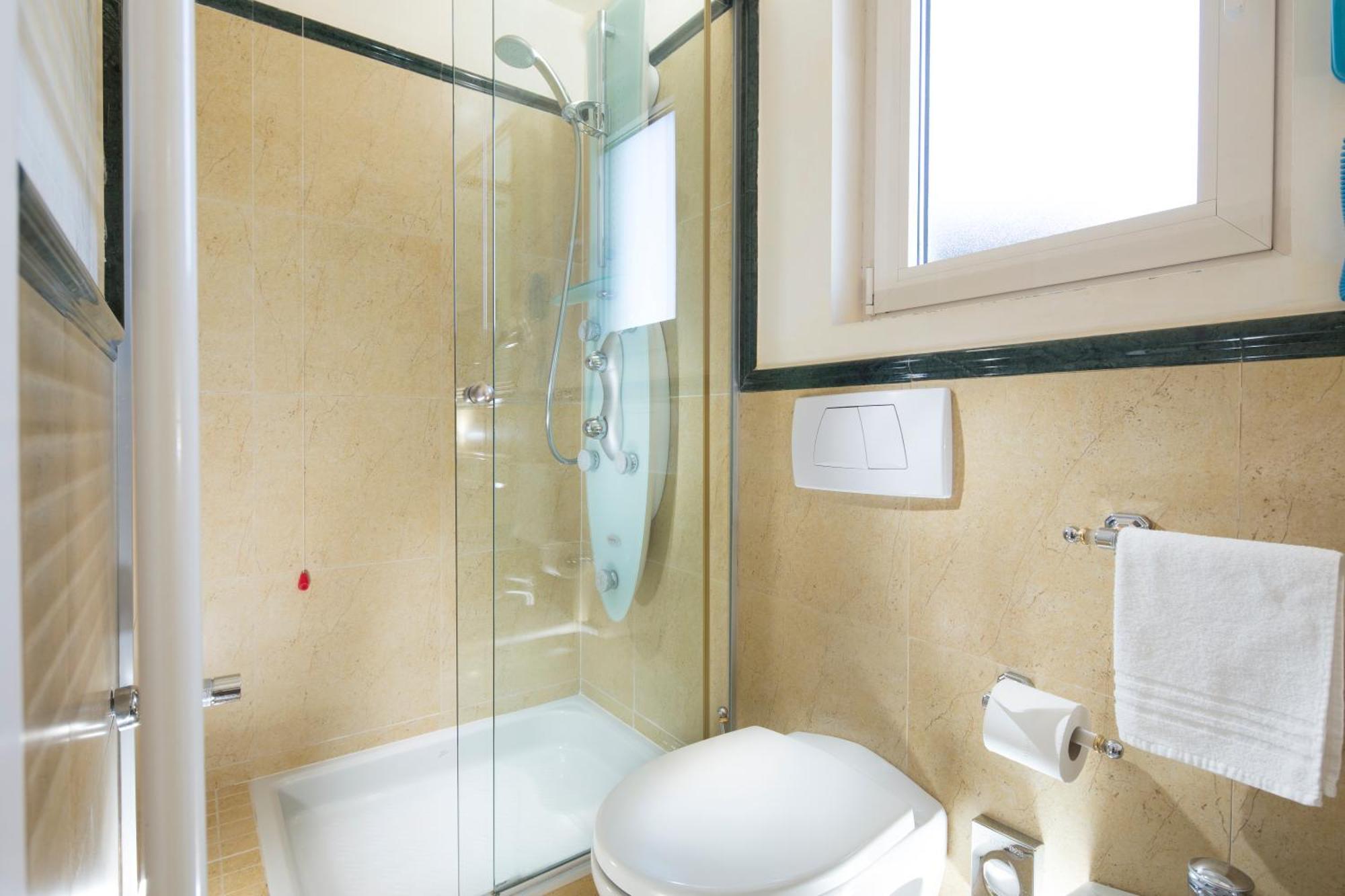 Chambre Lit Queen-Size avec Baignoire Spa