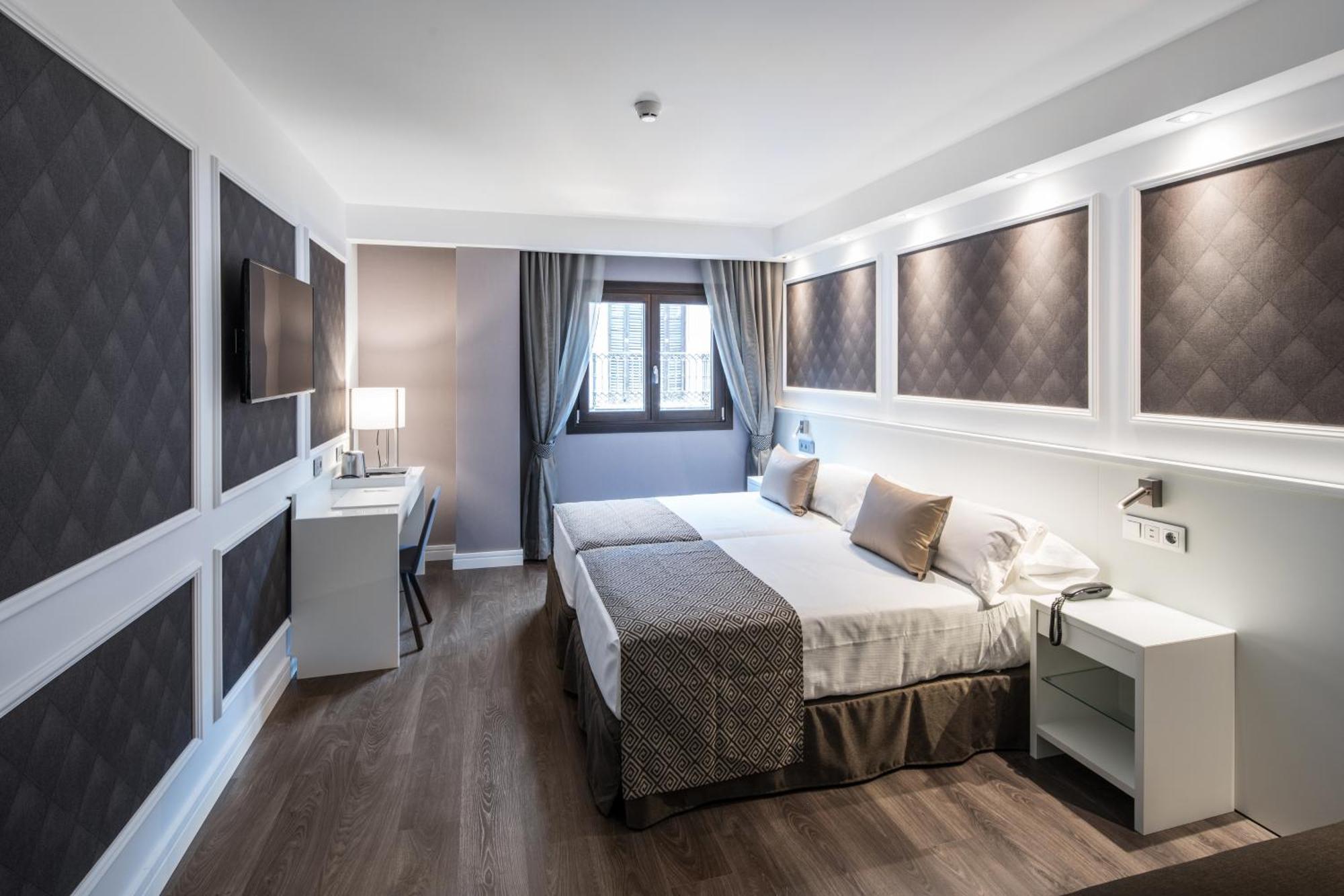 Double or Twin Room,709647796:JPEG