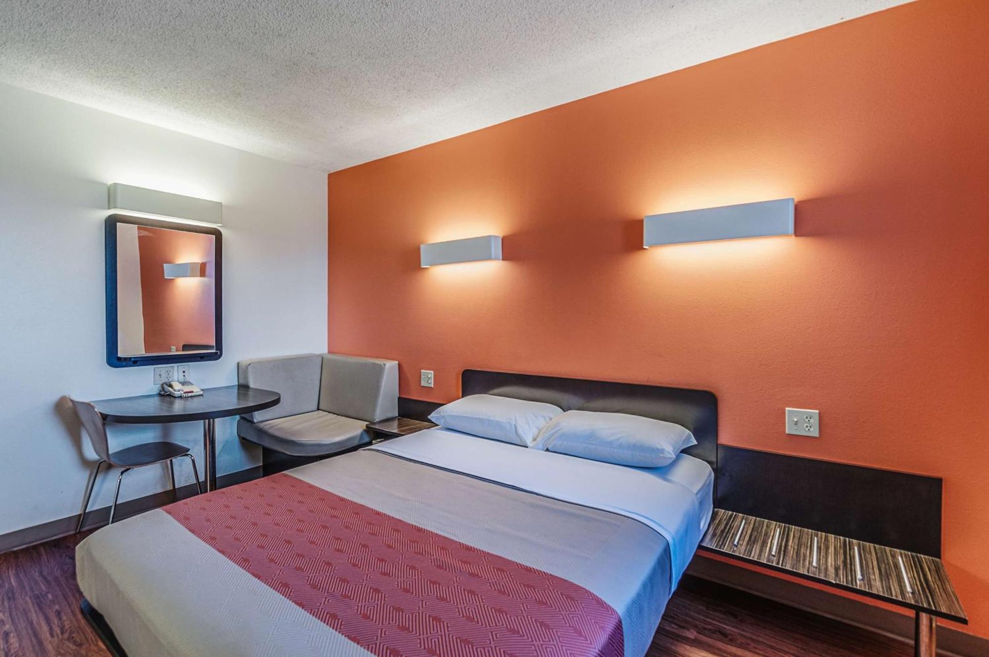 King Room - Disability Access - Non-Smoking