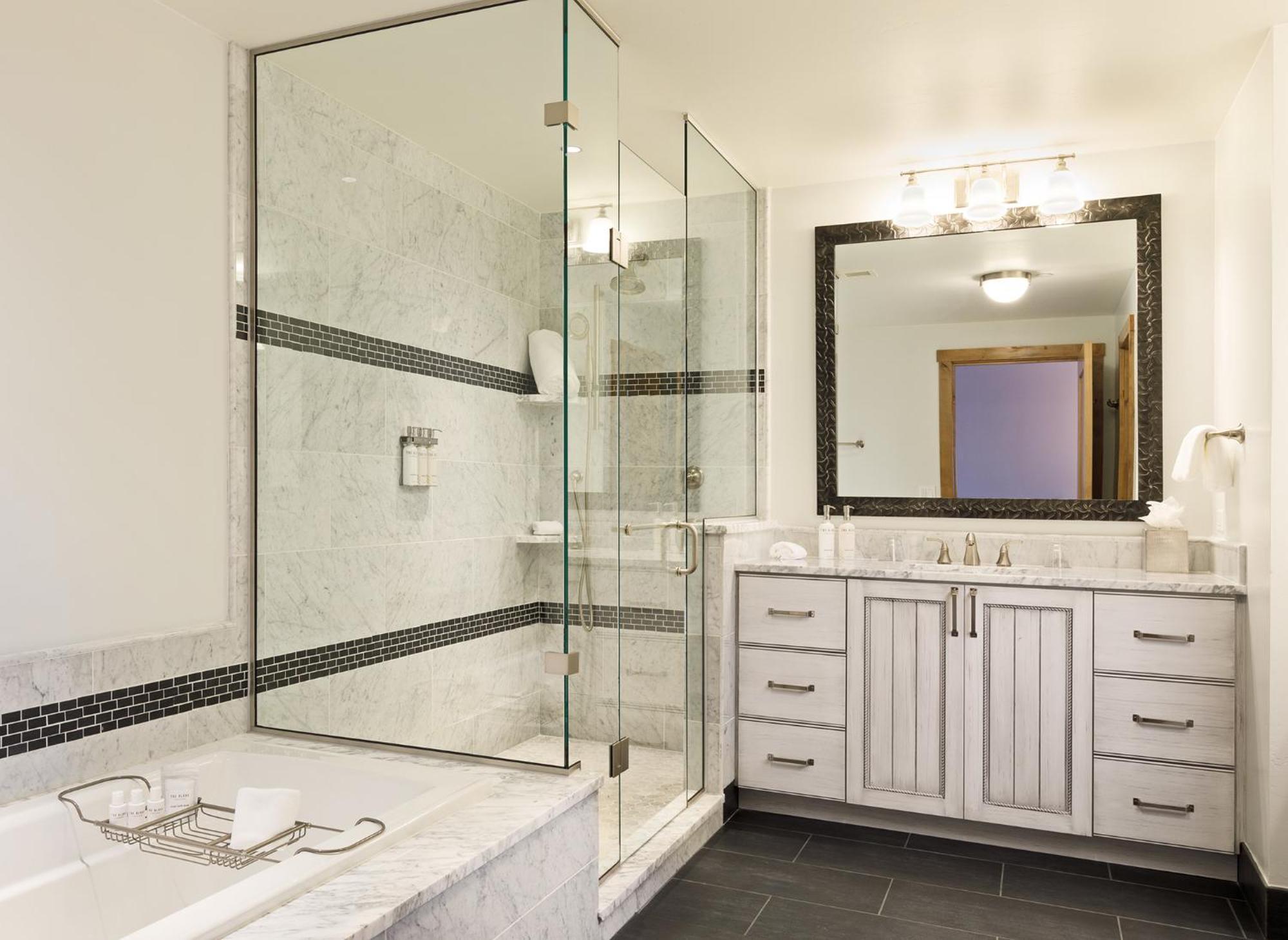 2 Bedroom Suite One King & One Queen Bed