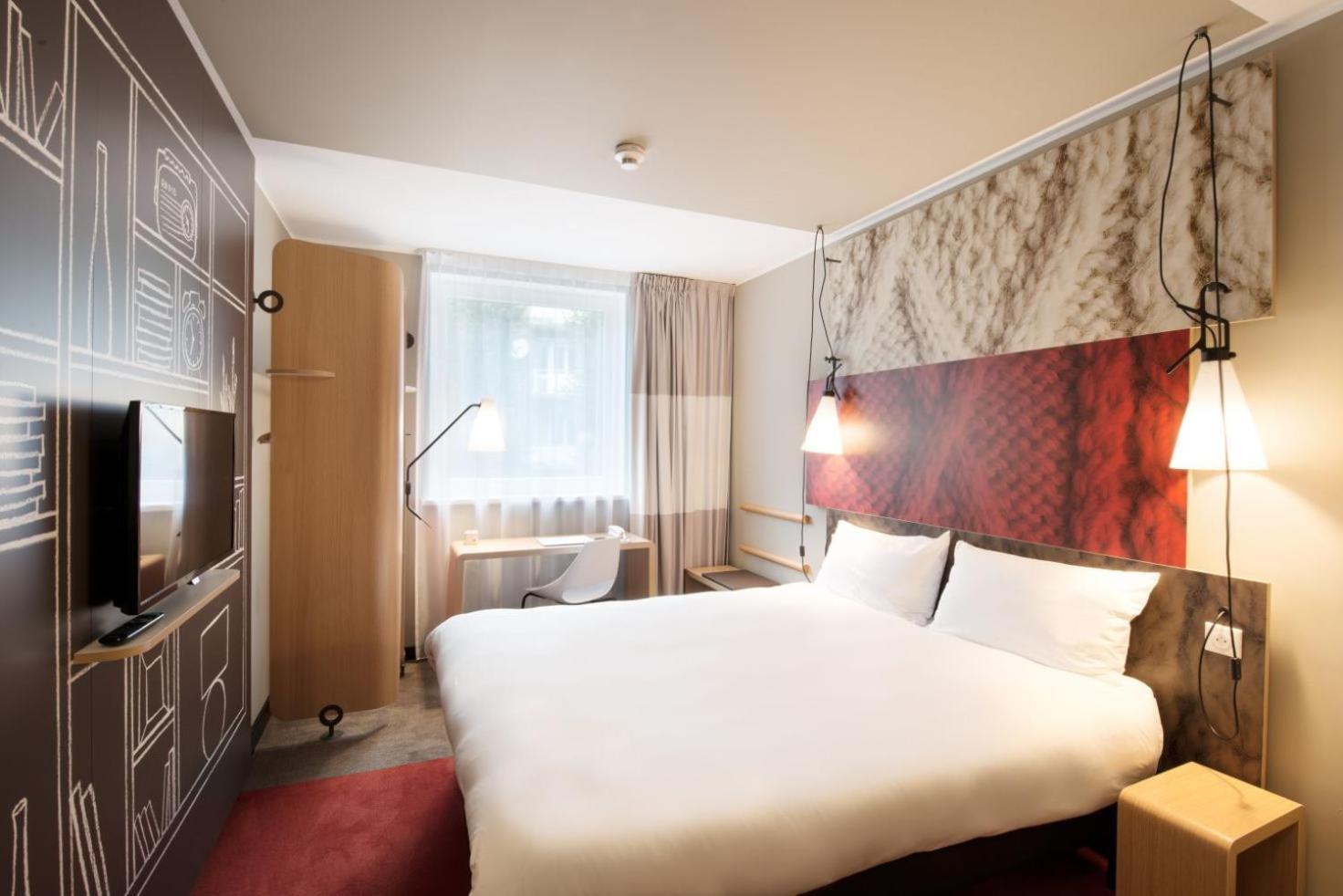 Standard Double Room,711650458:JPEG