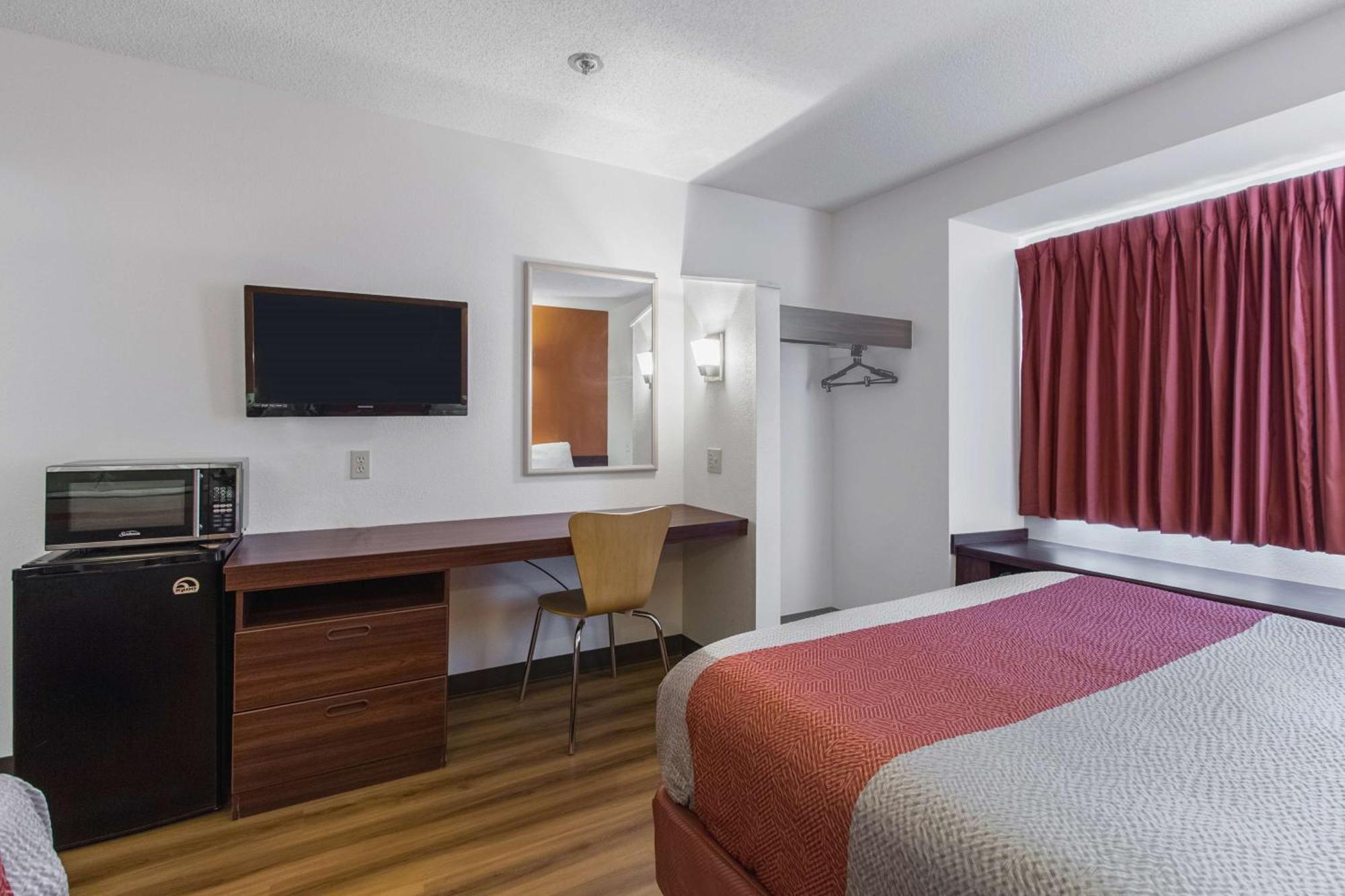 Deluxe Queen Room with Two Queen Beds - Non-Smoking