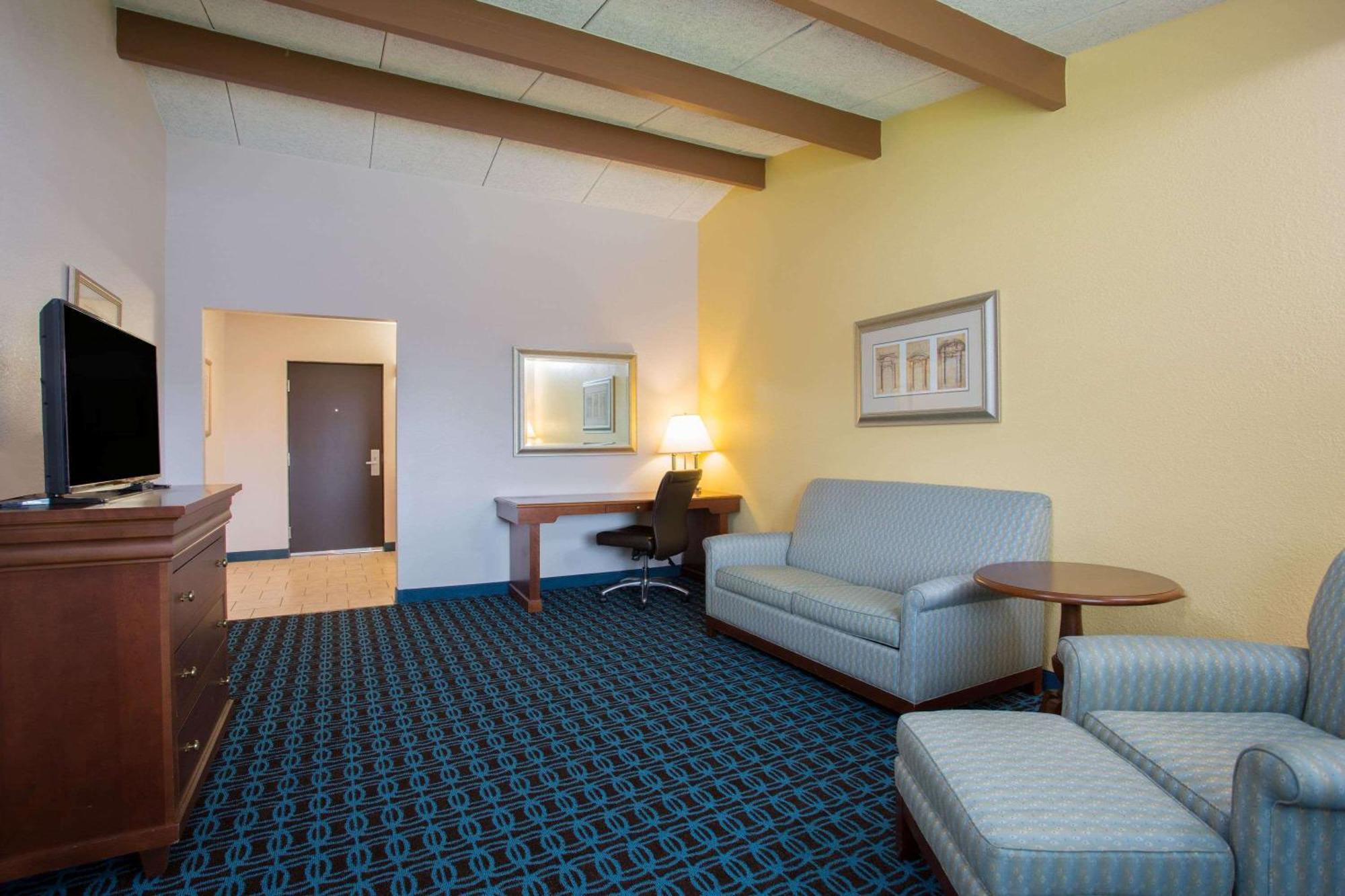 Suite with Two Queen Beds - Non-Smoking