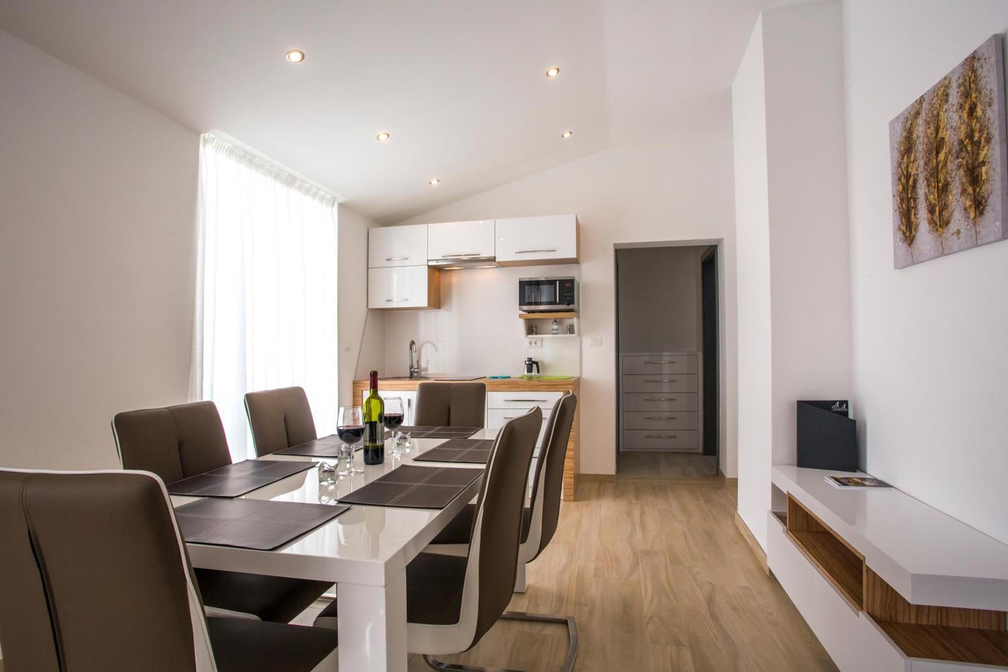 Two-Bedroom Apartment,711791575:JPEG