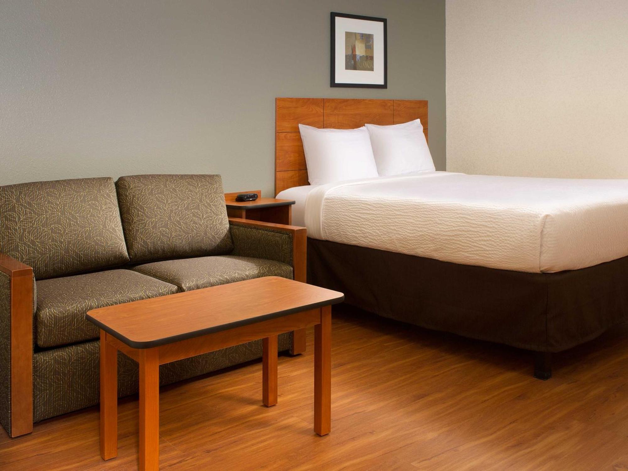 Queen Room with Sofa Bed - Non-Smoking