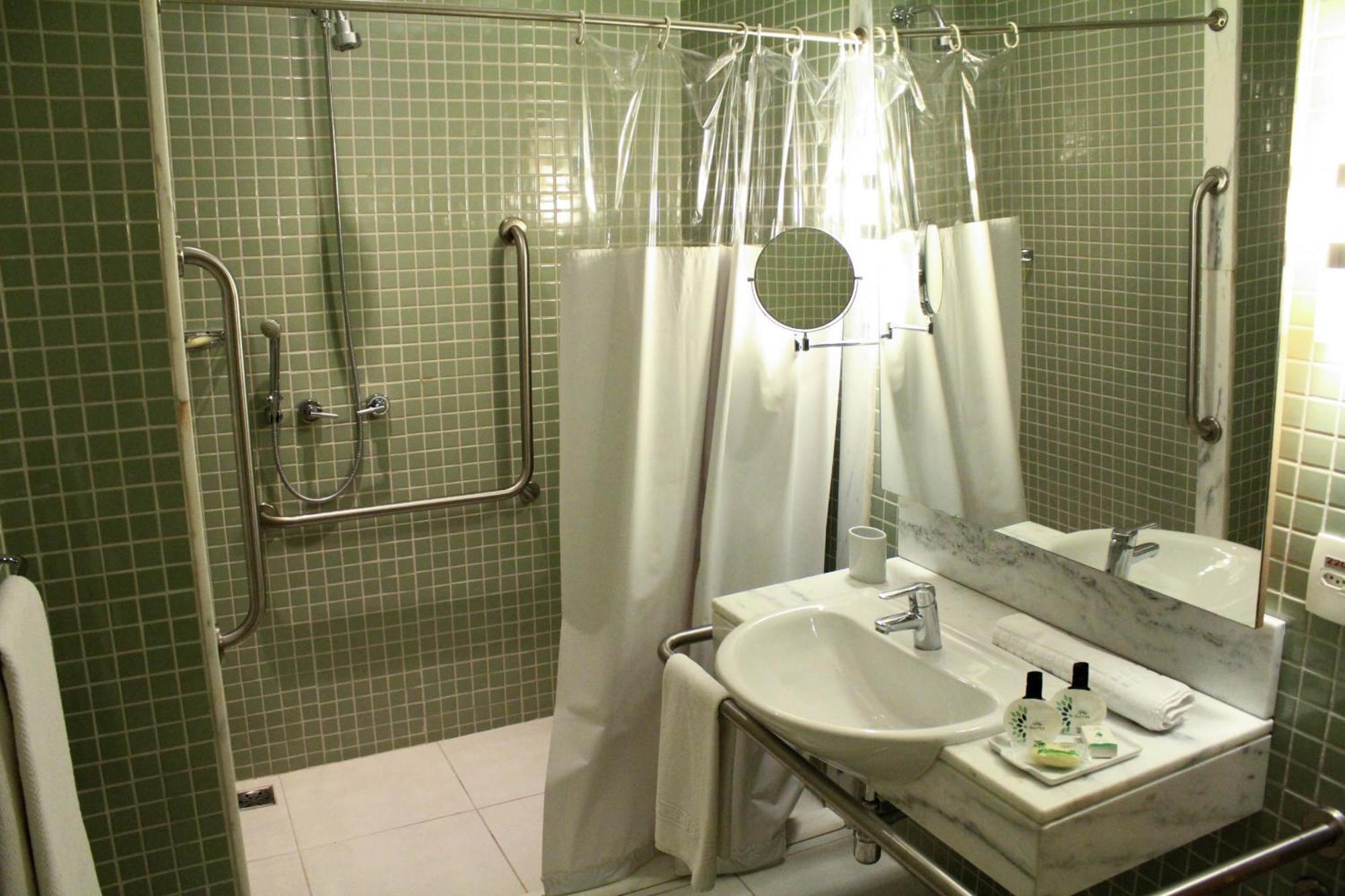 Twin Room - Disability Access,712252369:JPEG