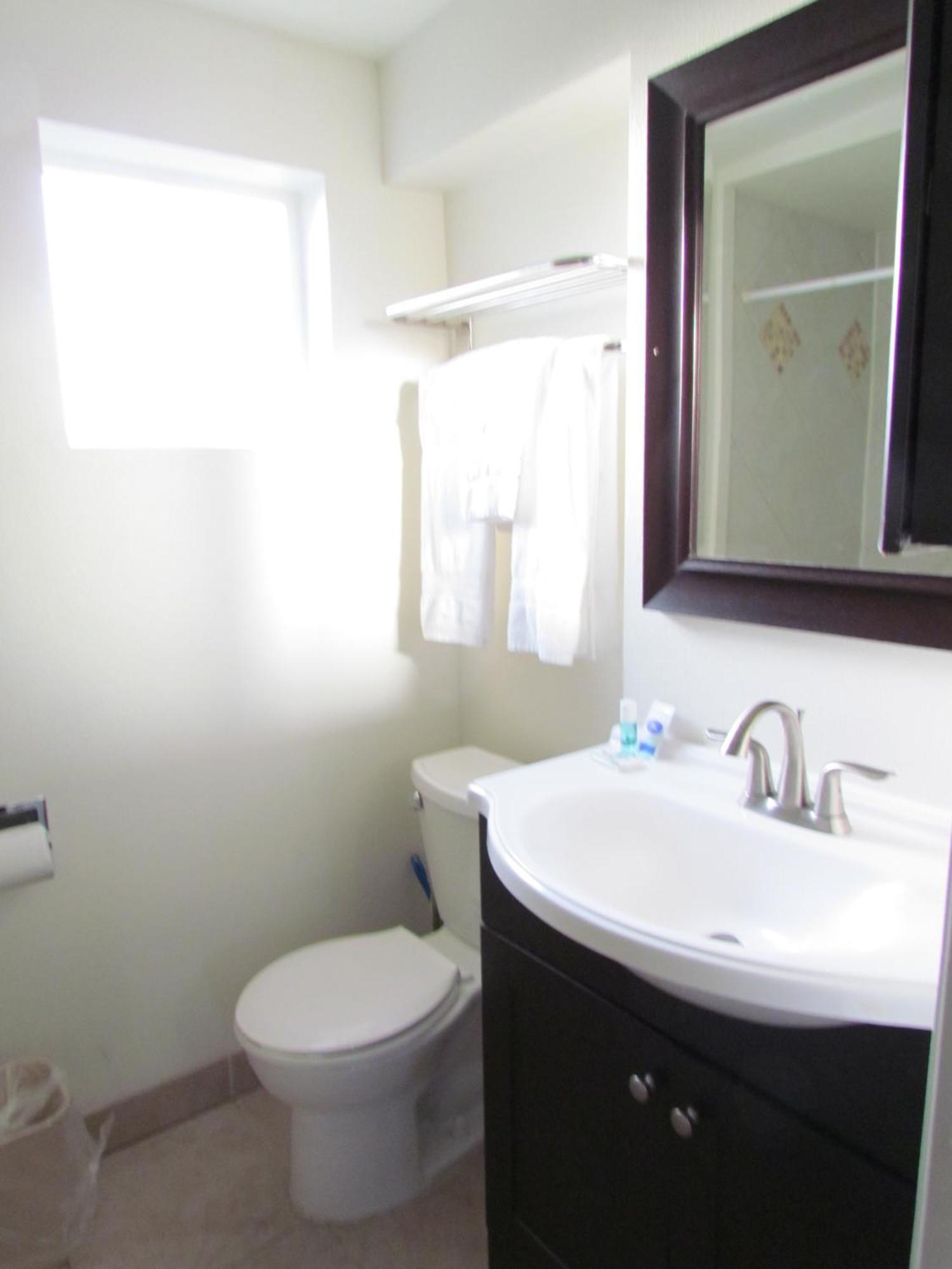 Basic Queen Room