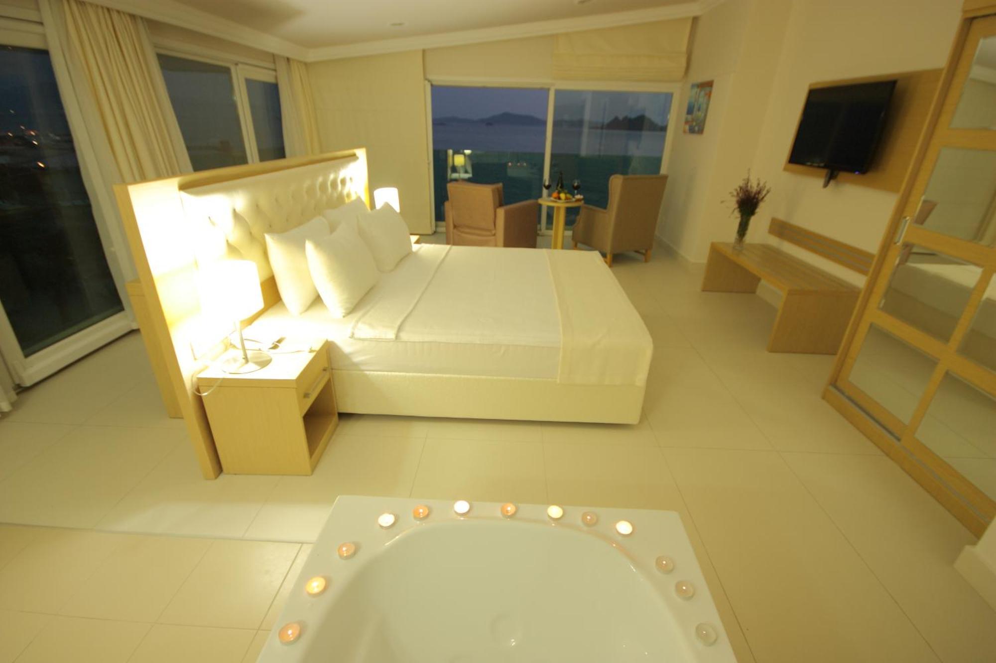 Suite,813317601:JPEG