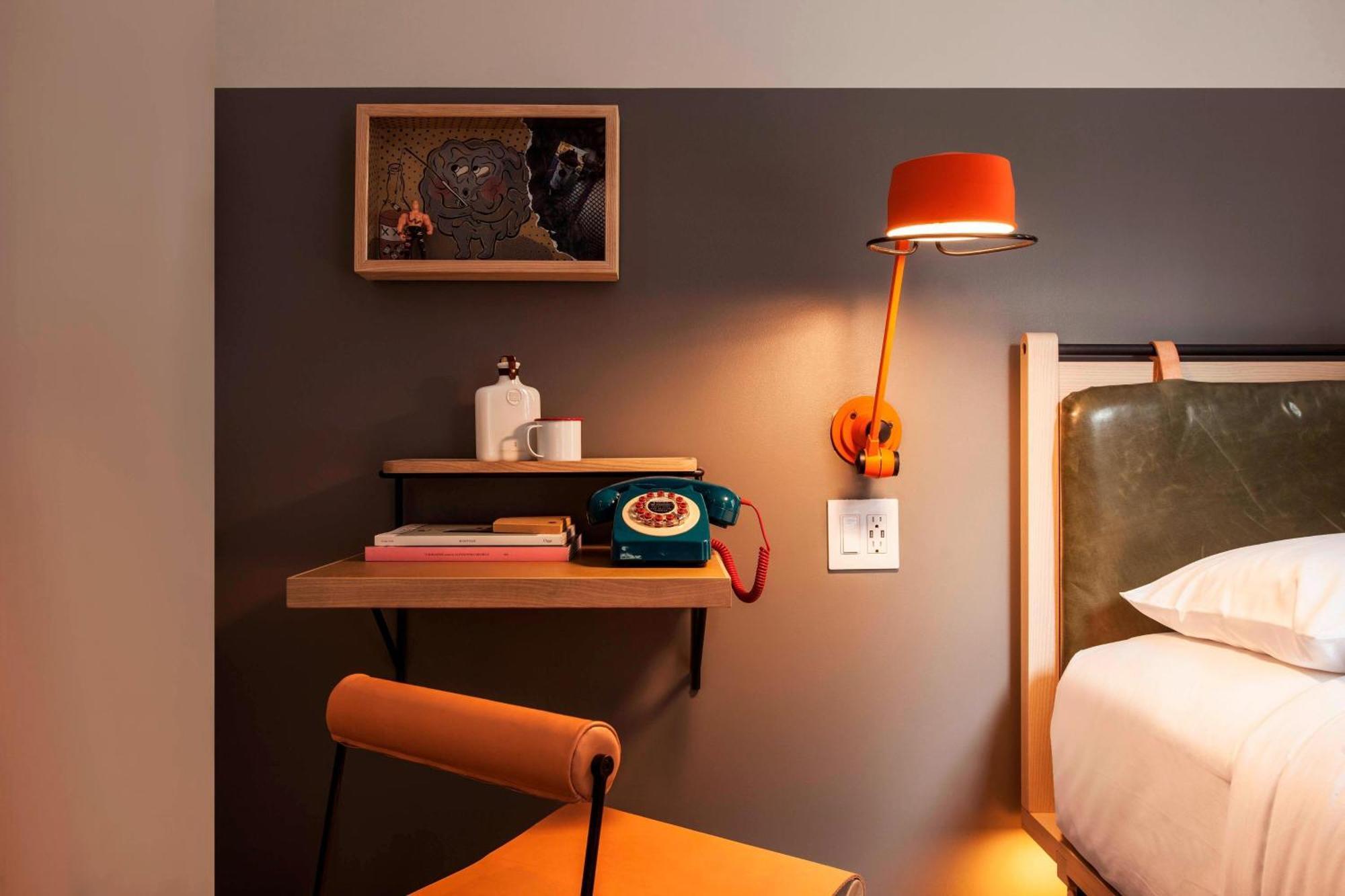 Habitación con cama extragrande.