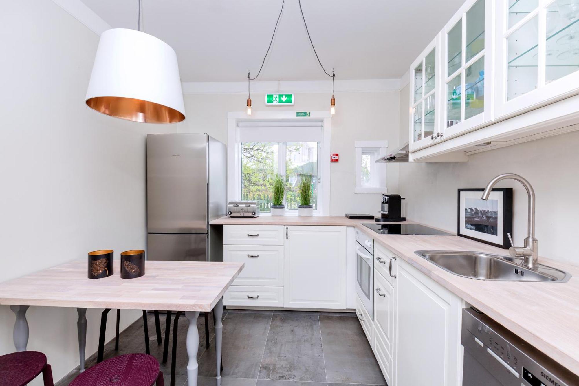 Residential Suite,713107222:JPEG