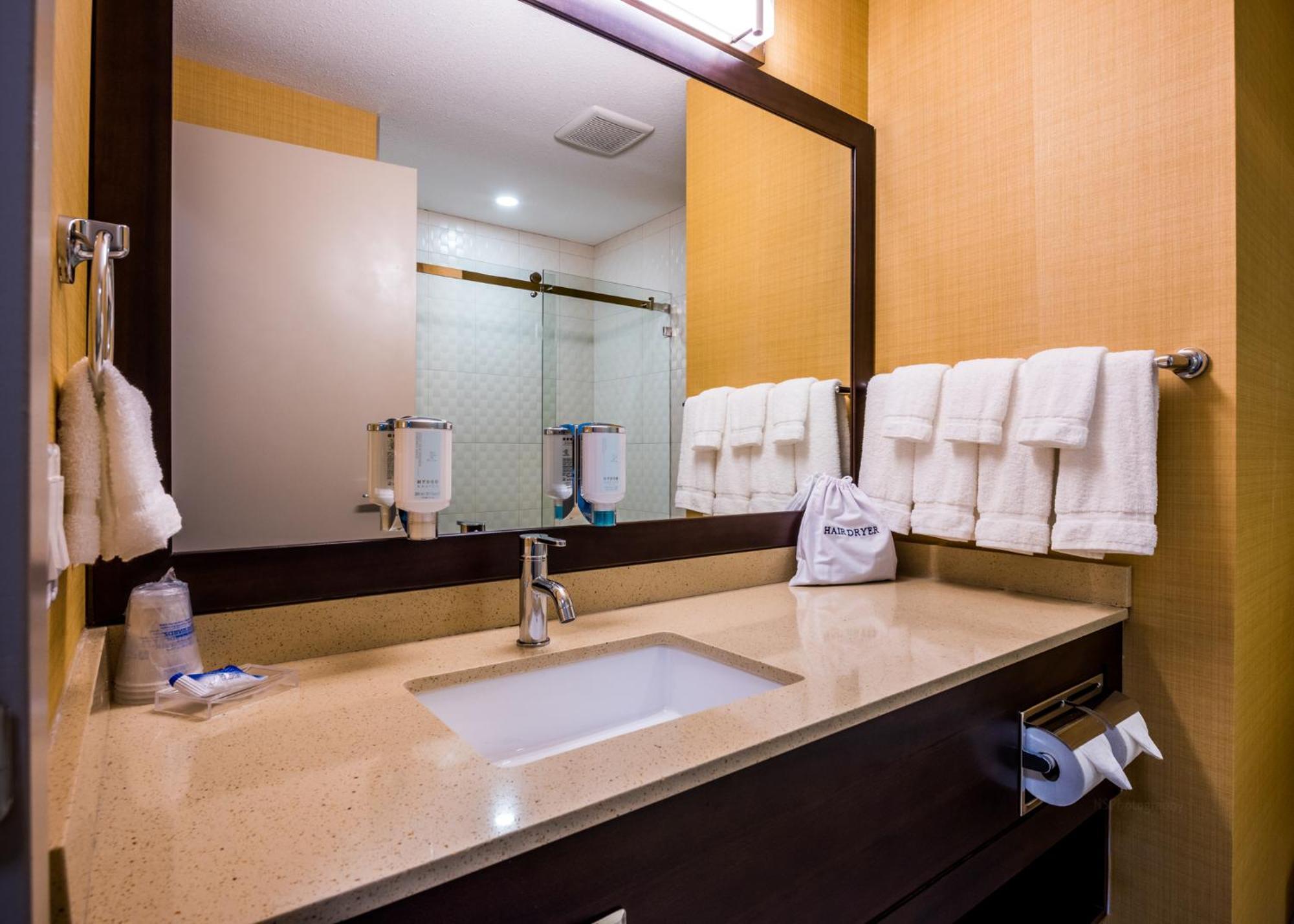 Queen Room with Two Queen Beds and Kitchenette