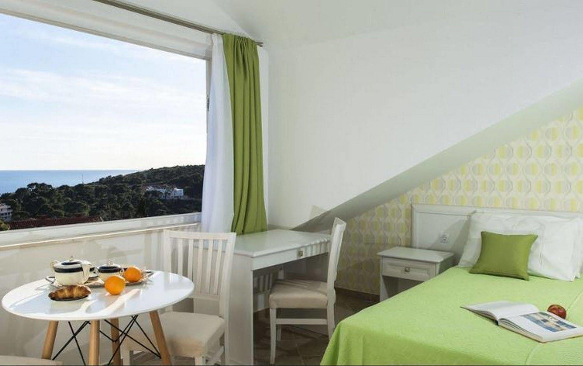 Studio Apartment with Sea View