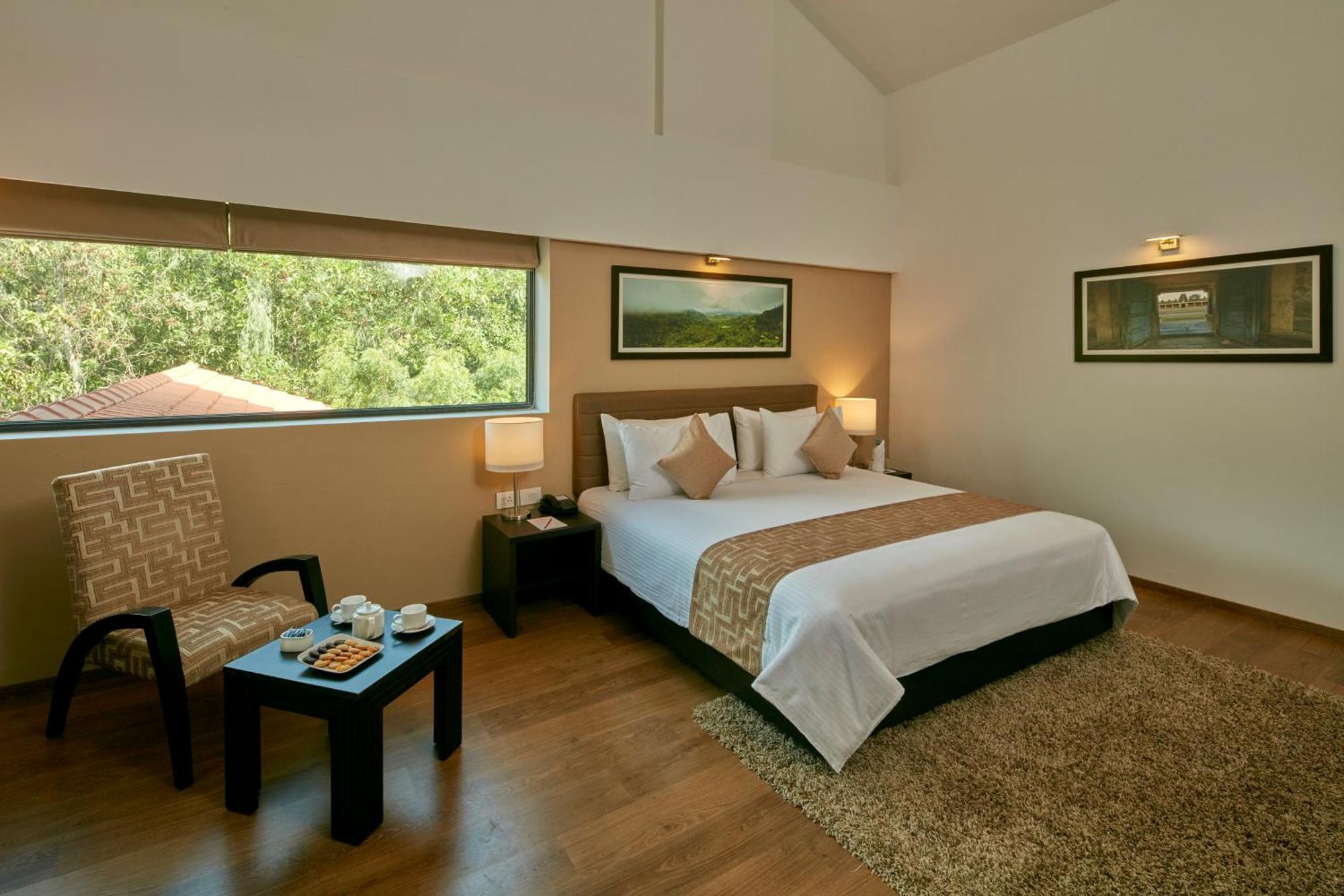 Signature Suite with Balcony with 10% off on F&B, 2+1 on IMFL happy hours