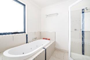 Deluxe Suite with Sea View