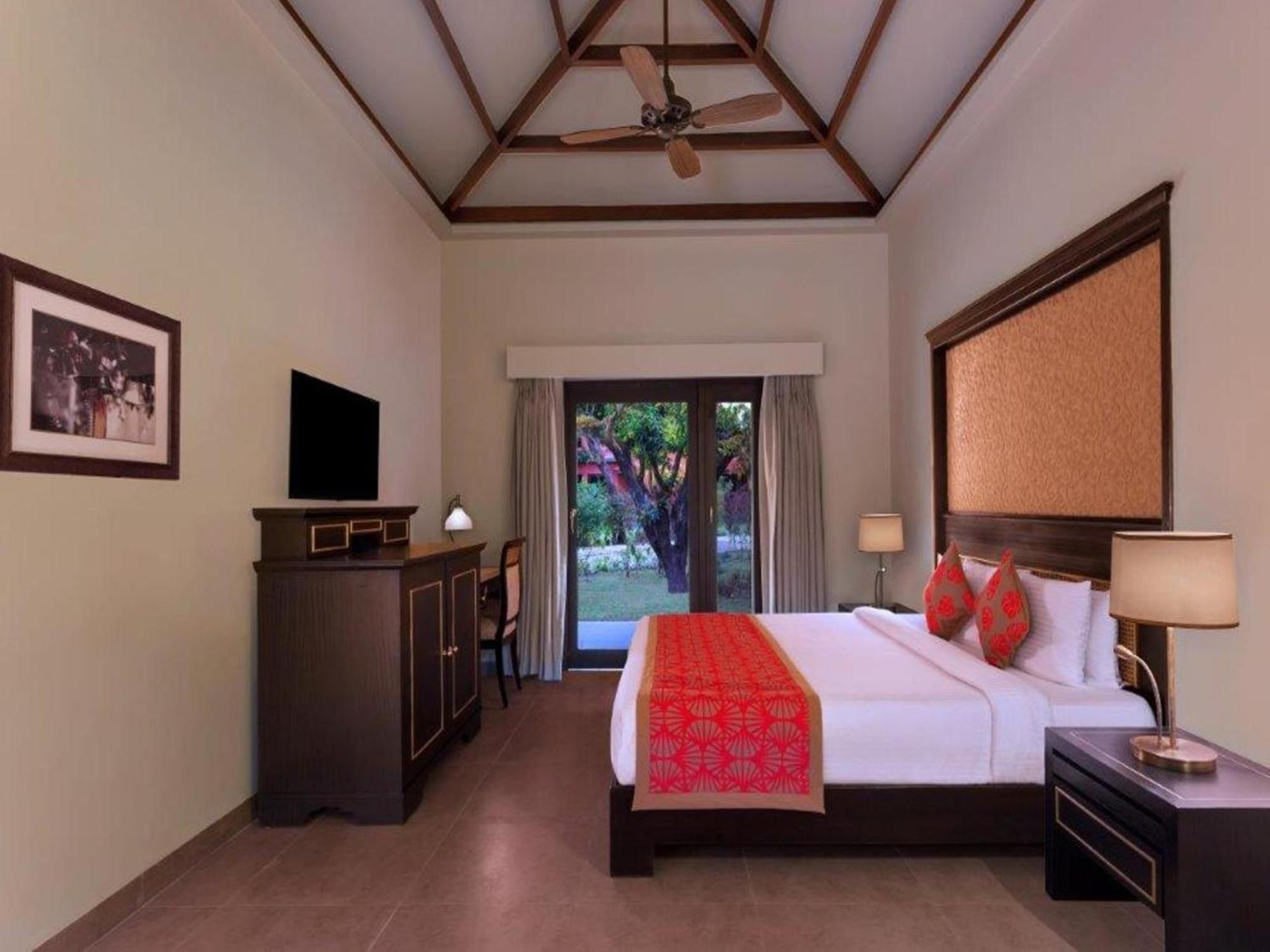 Deluxe Cottage King Bed Garden View