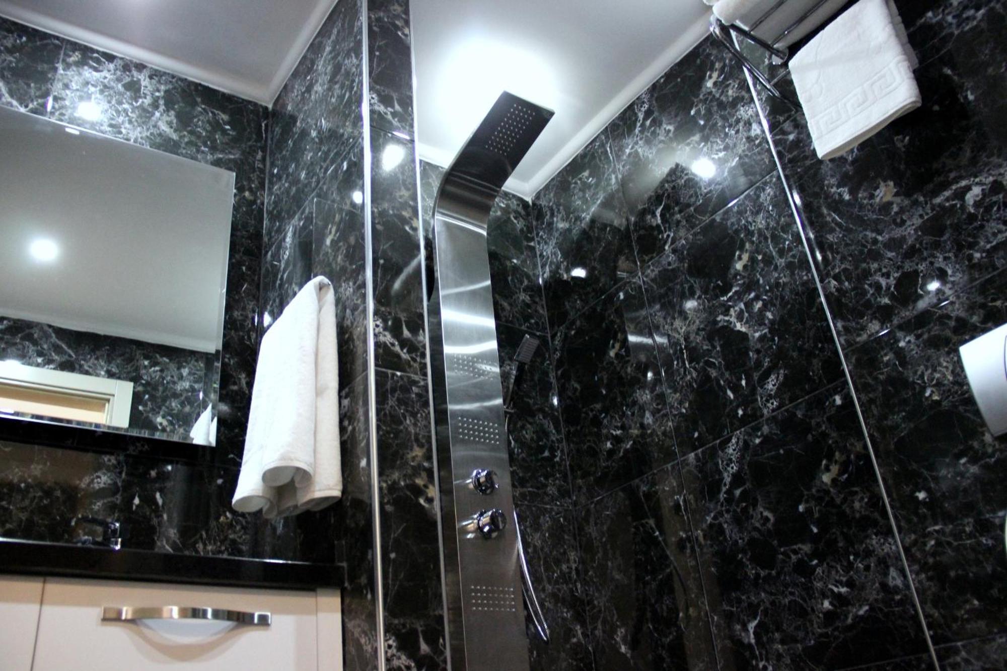 Double Room,714079300:JPEG