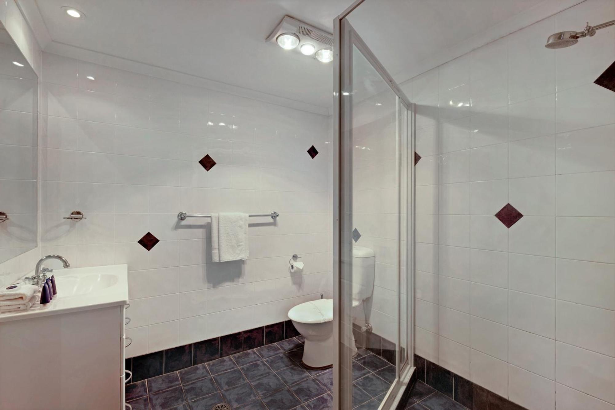 Deluxe 1 Bedroom Riverview Apartment