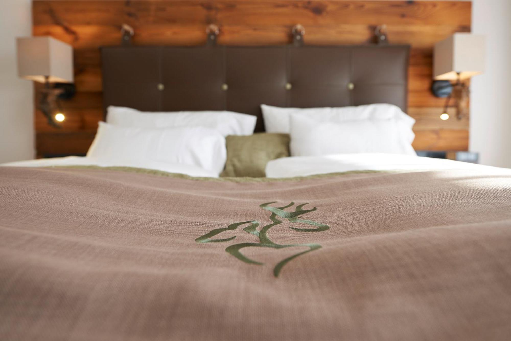 Standard Doppelzimmer mit Hügelblick