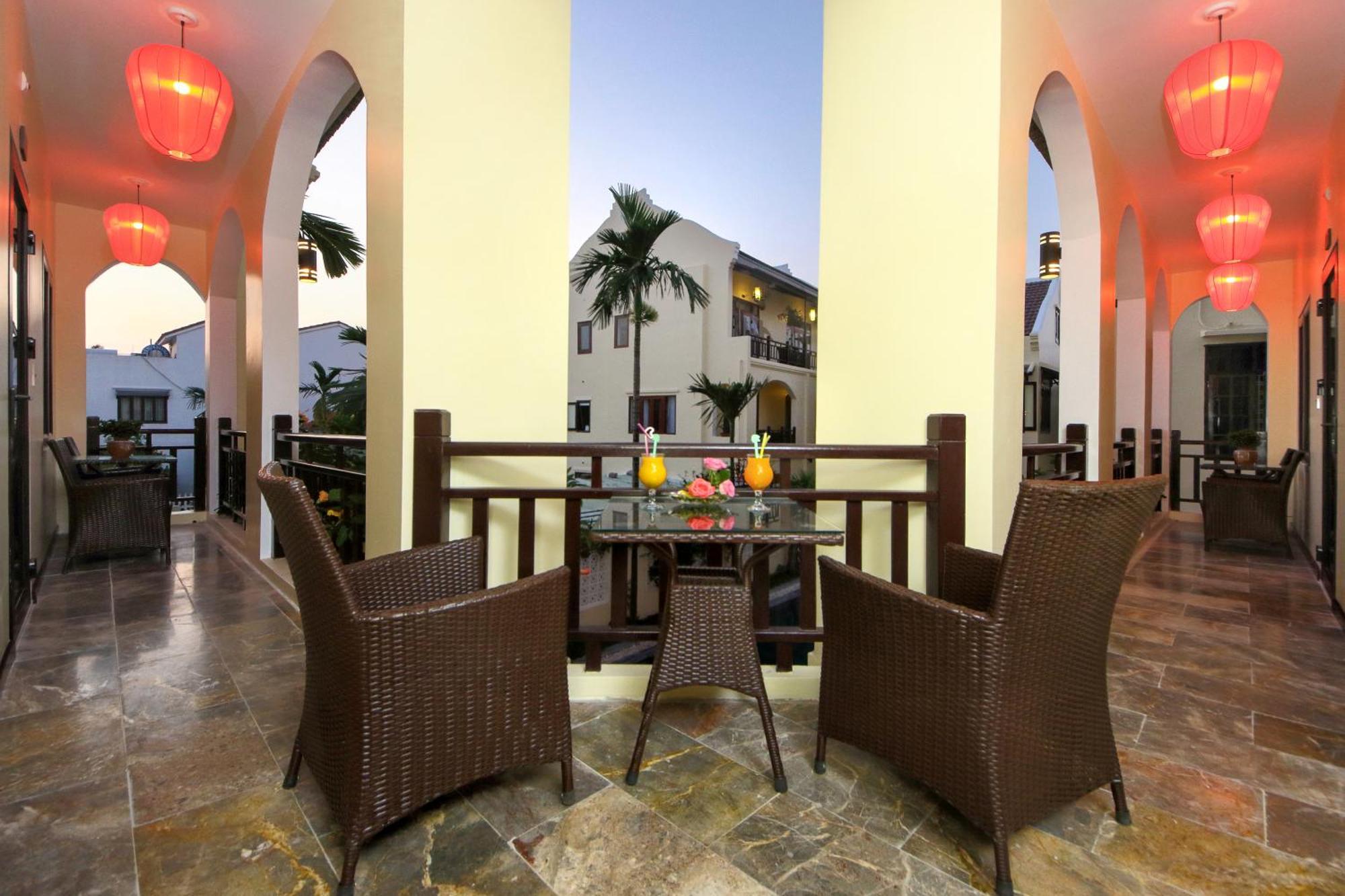 Deluxe Double or Twin Room with Pool View