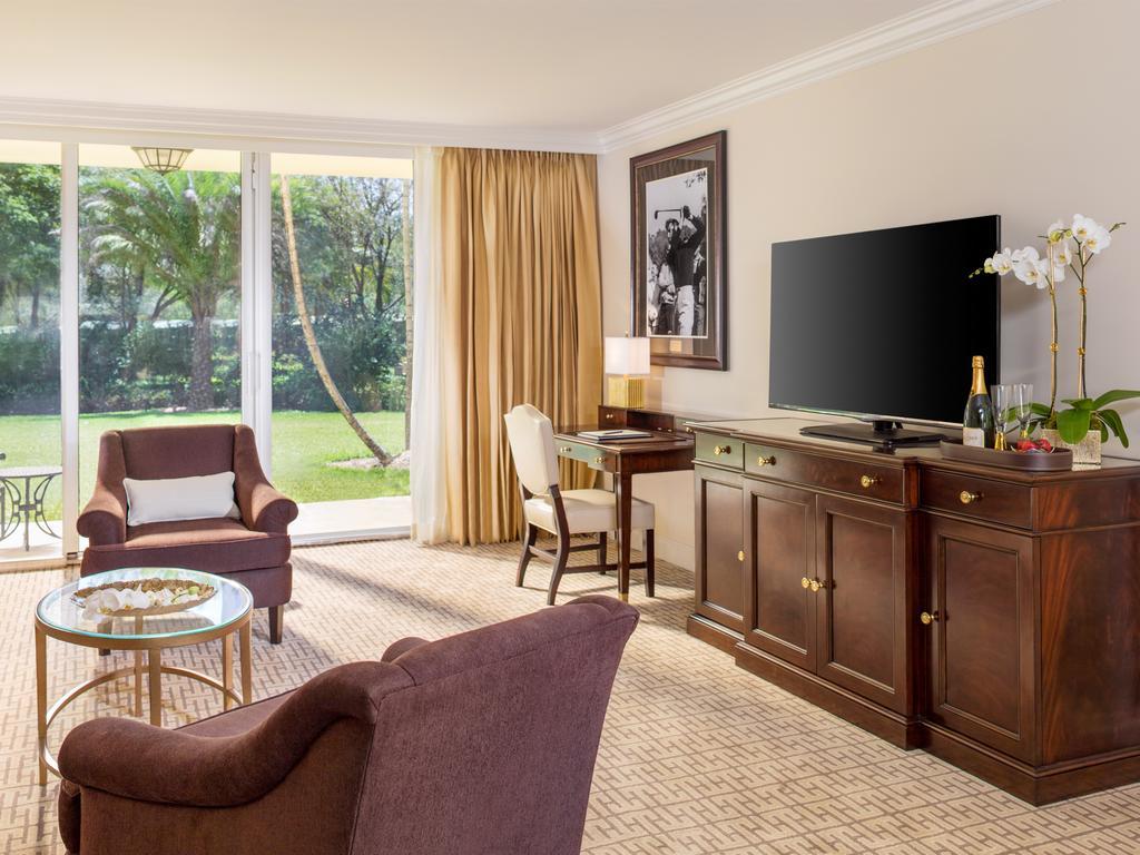 Deluxe One-Bedroom Suite with King Bed
