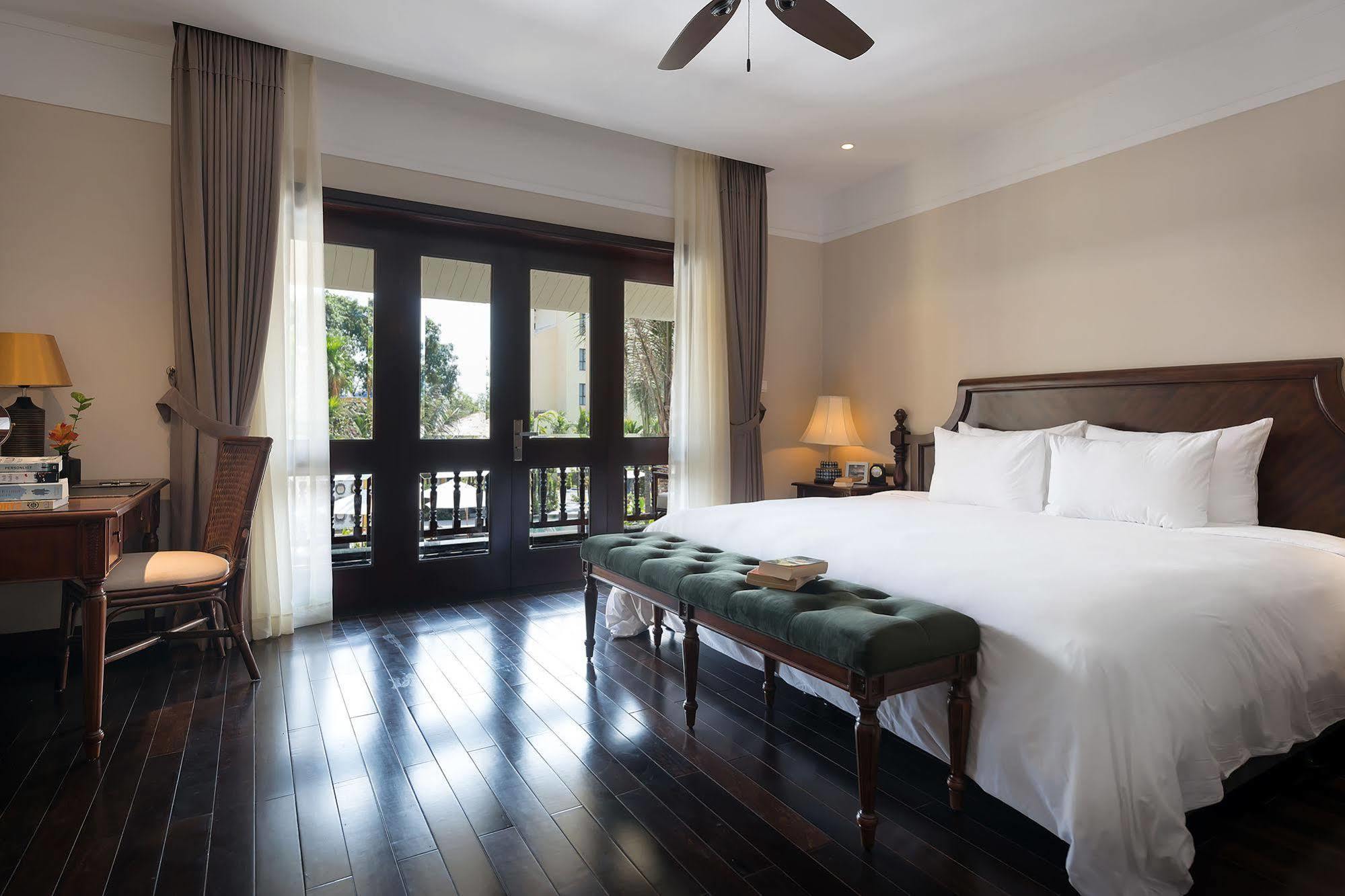 Junior Suite with Balcony - Club Wing