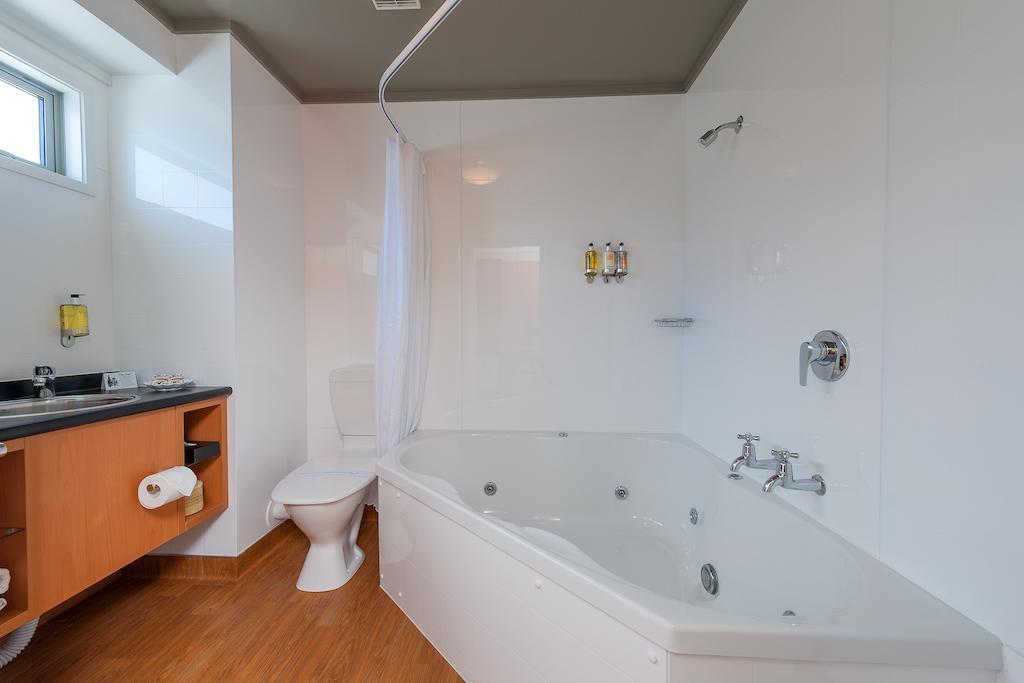 Twin Spa Bath Harbor View