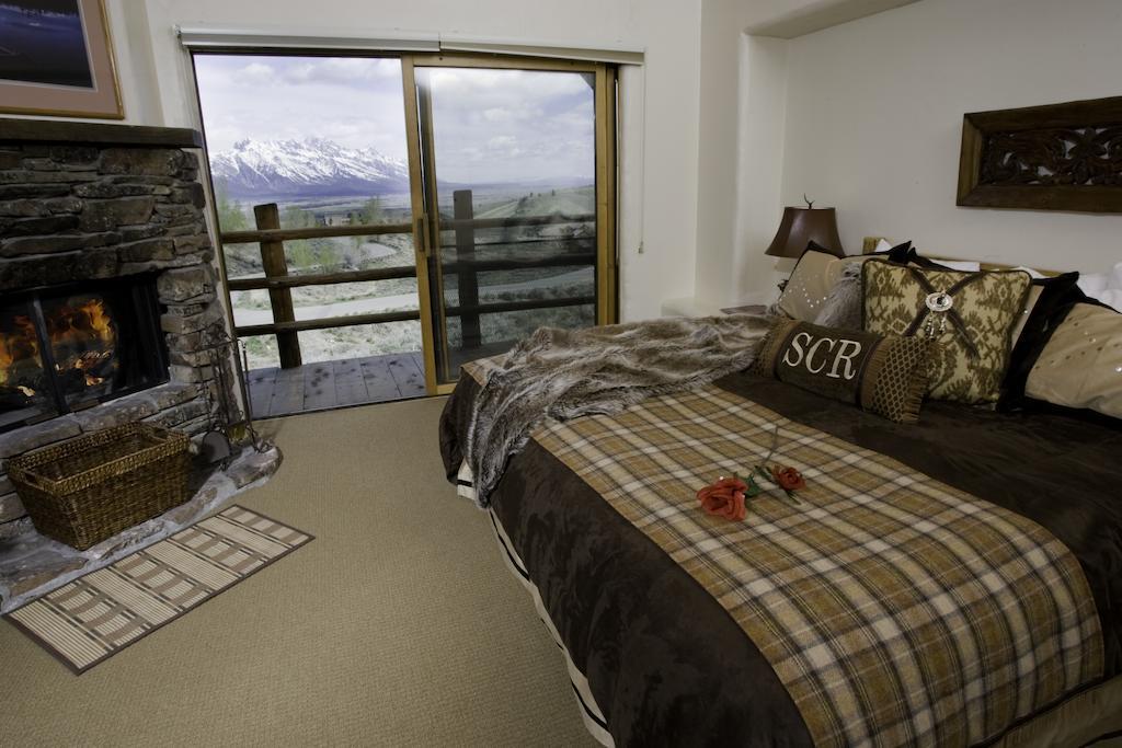 2 Bedroom Condo,71776685:JPEG