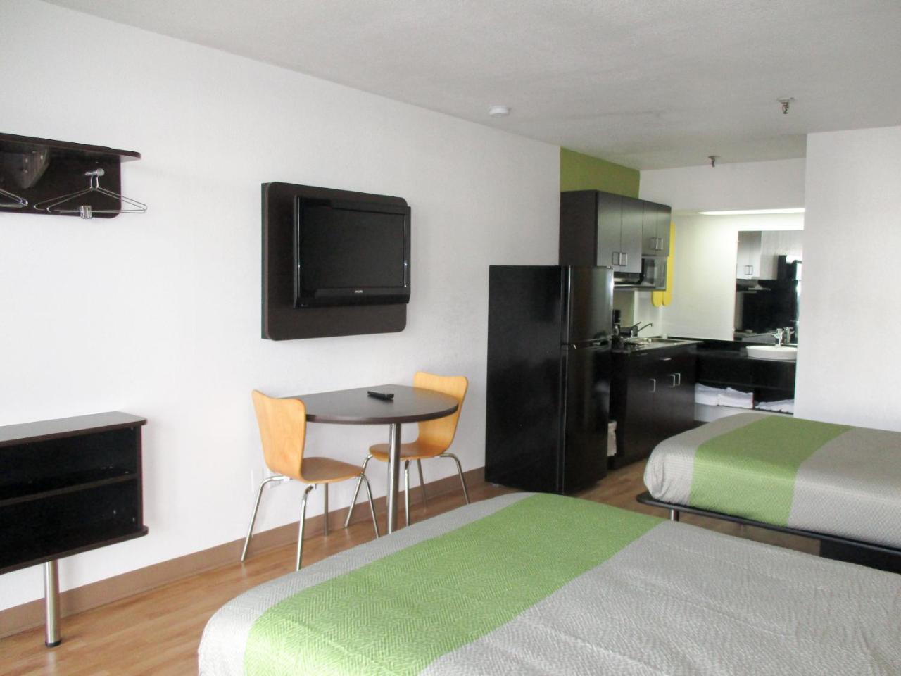 Deluxe Queen Room with Two Queen Beds - Non-Smoking